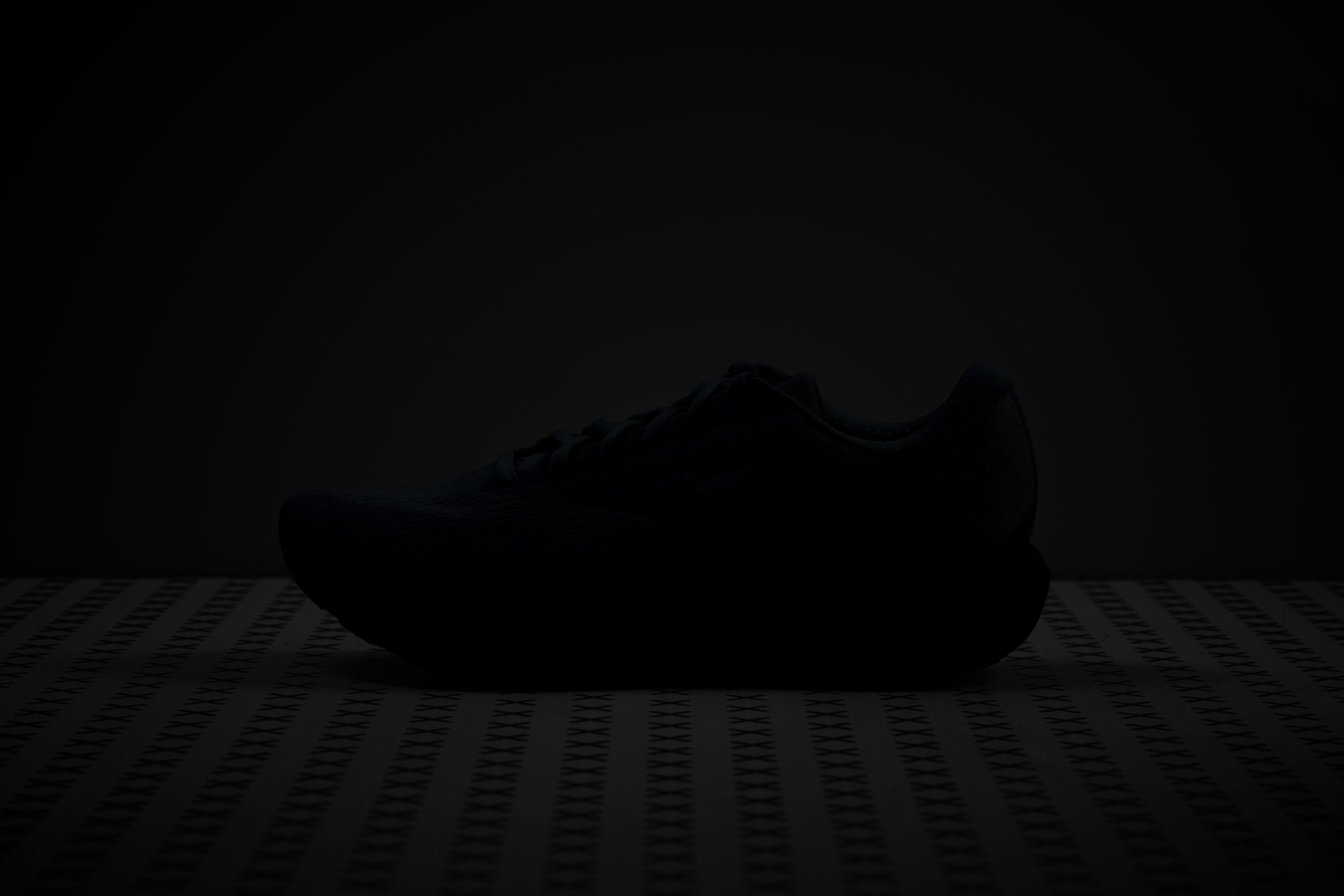 Brooks Ghost Amp Reflective elements