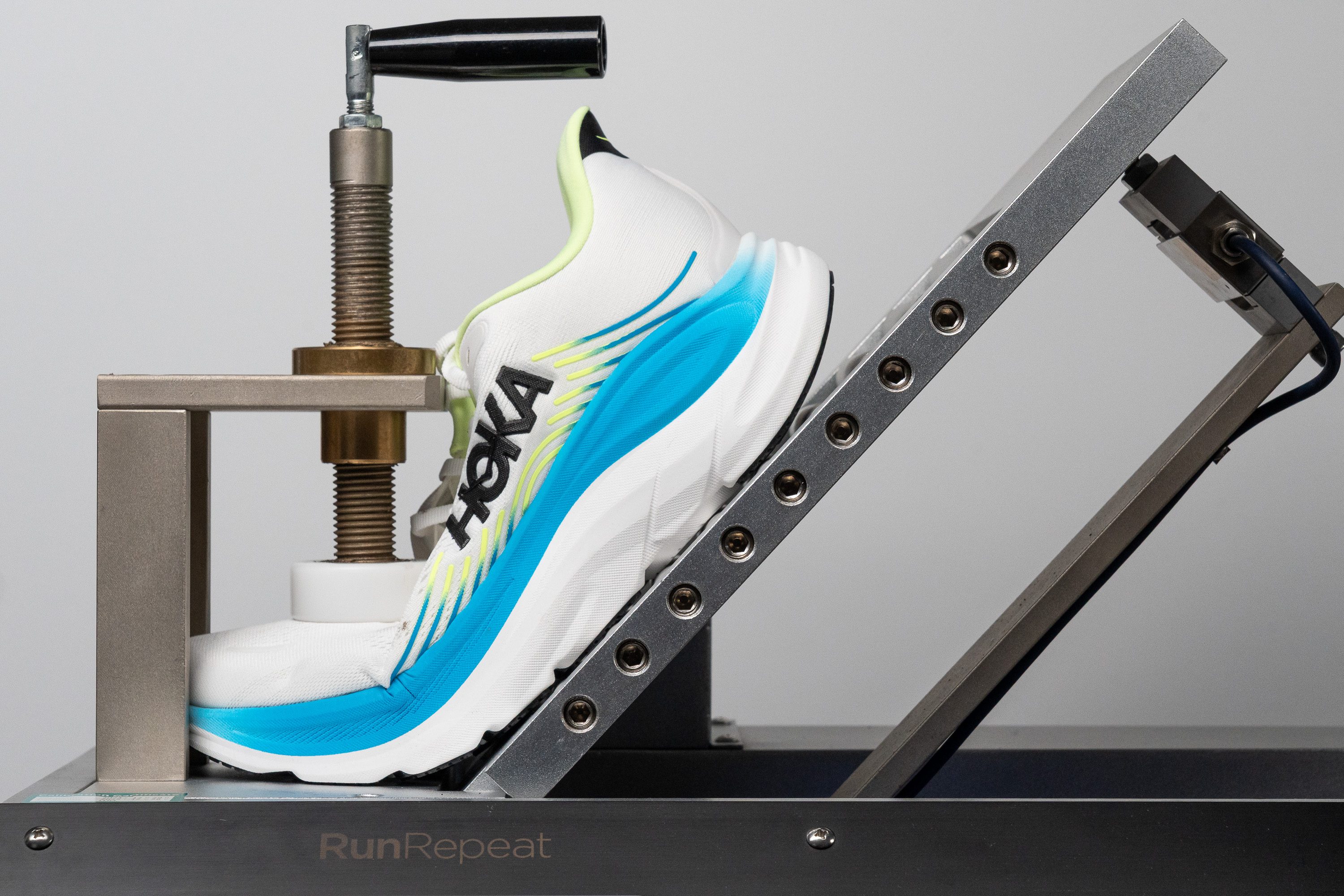 HOKA Clifton 11 Flexibility / Stiffness