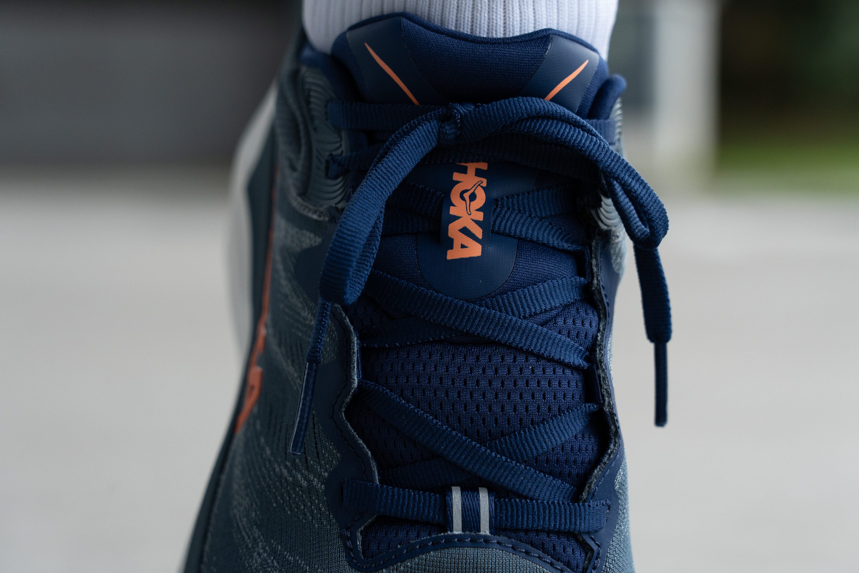 HOKA Gaviota 6 laces