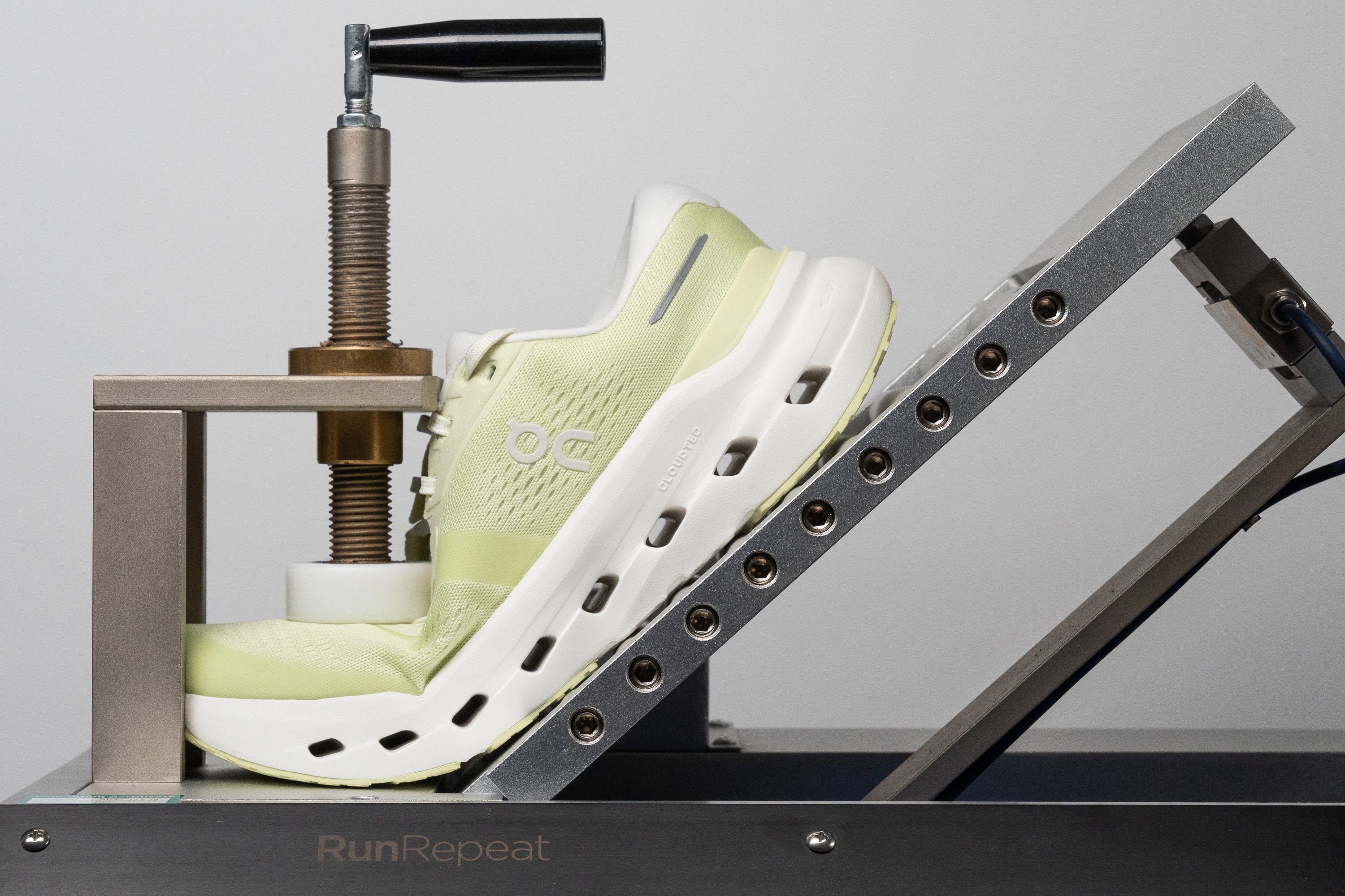 On Cloudrunner 3 Flexibility / Stiffness