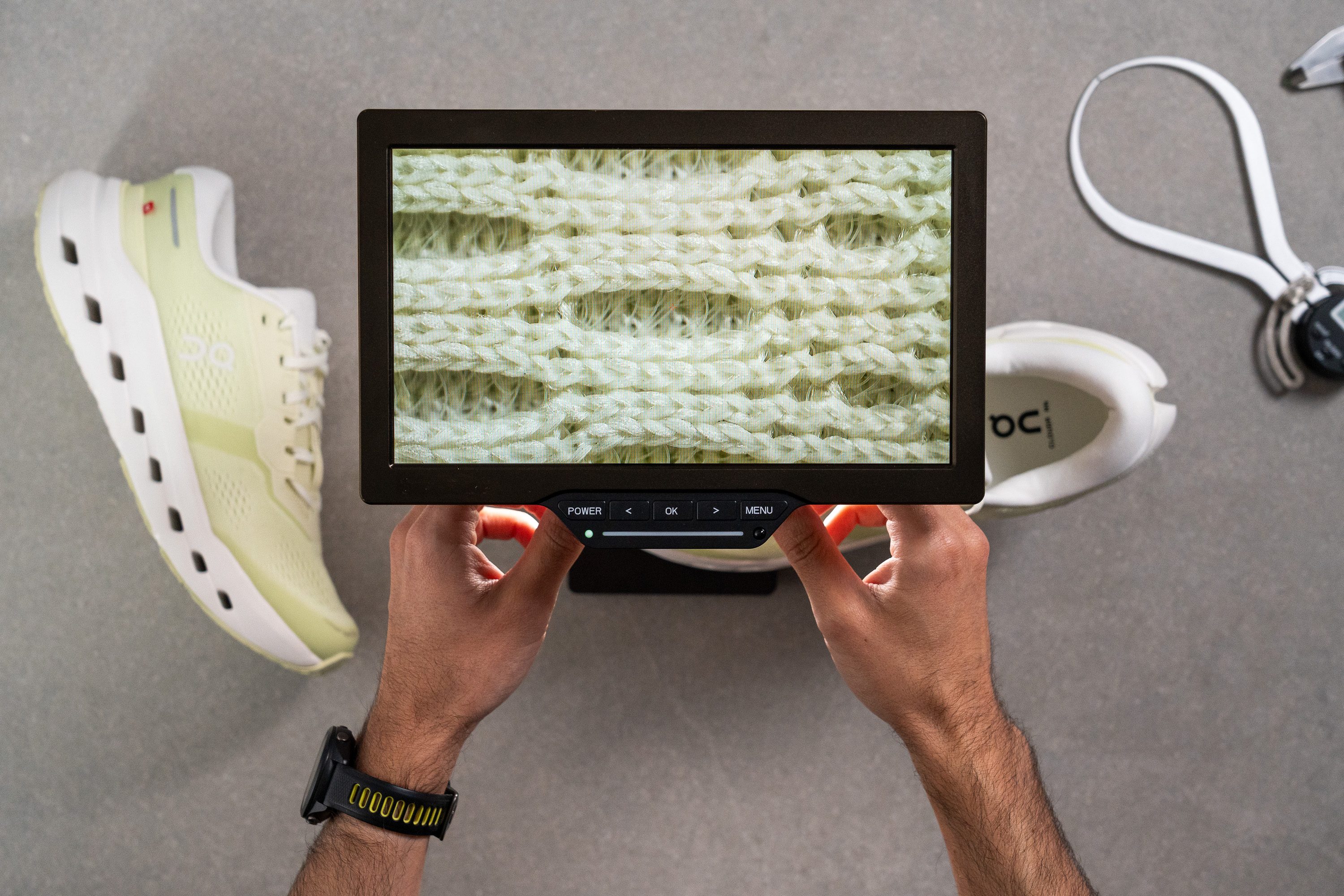 On Cloudrunner 3 microscope