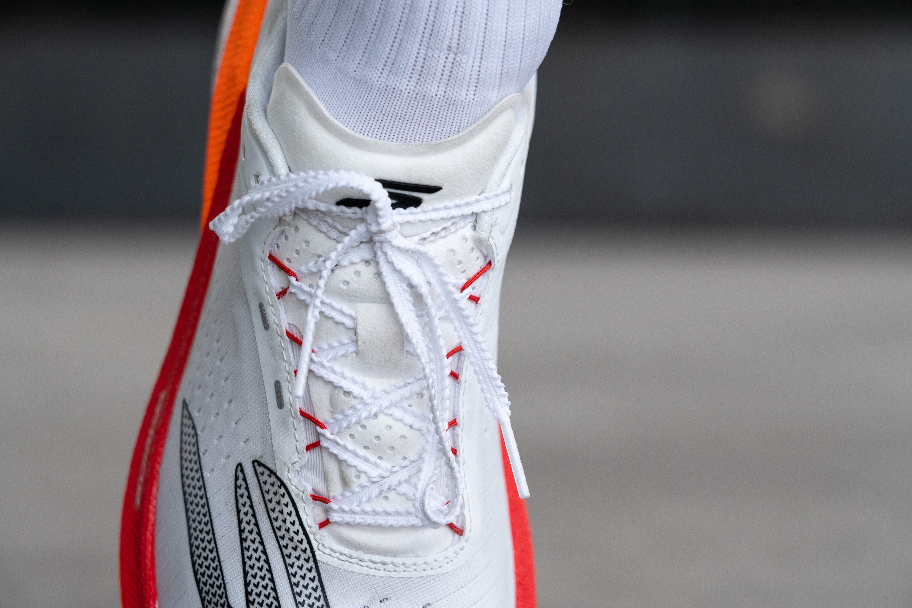 Skechers Aero Razor tongue