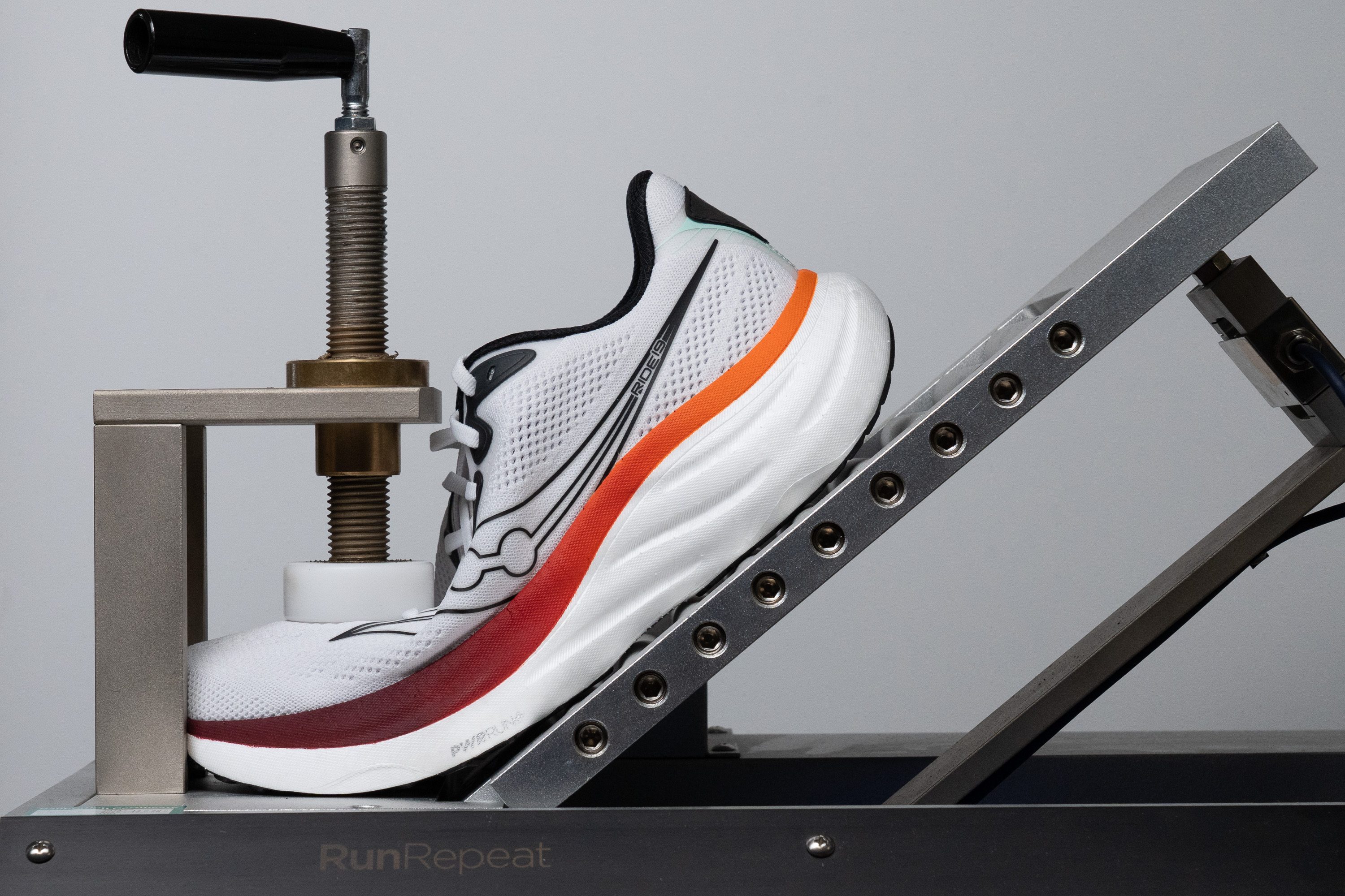 Saucony Ride 19 Flexibility / Stiffness