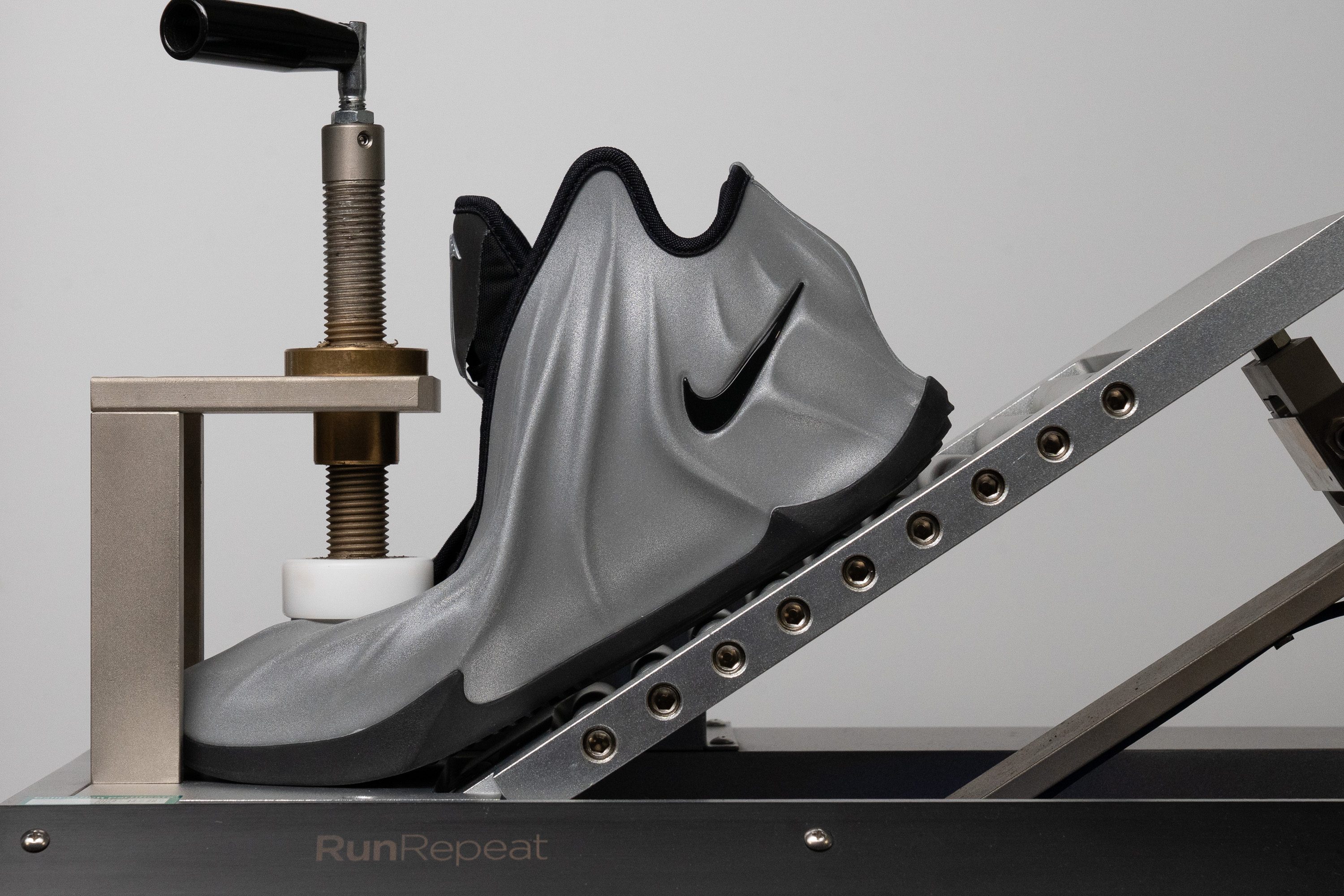 Nike G.T. Future Flexibility / Stiffness