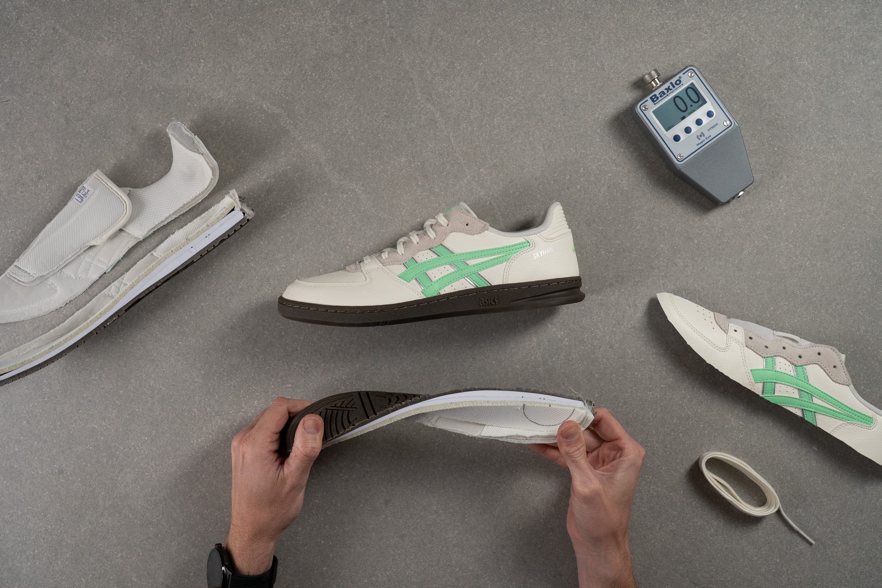 ASICS Skyhand OG_pieces