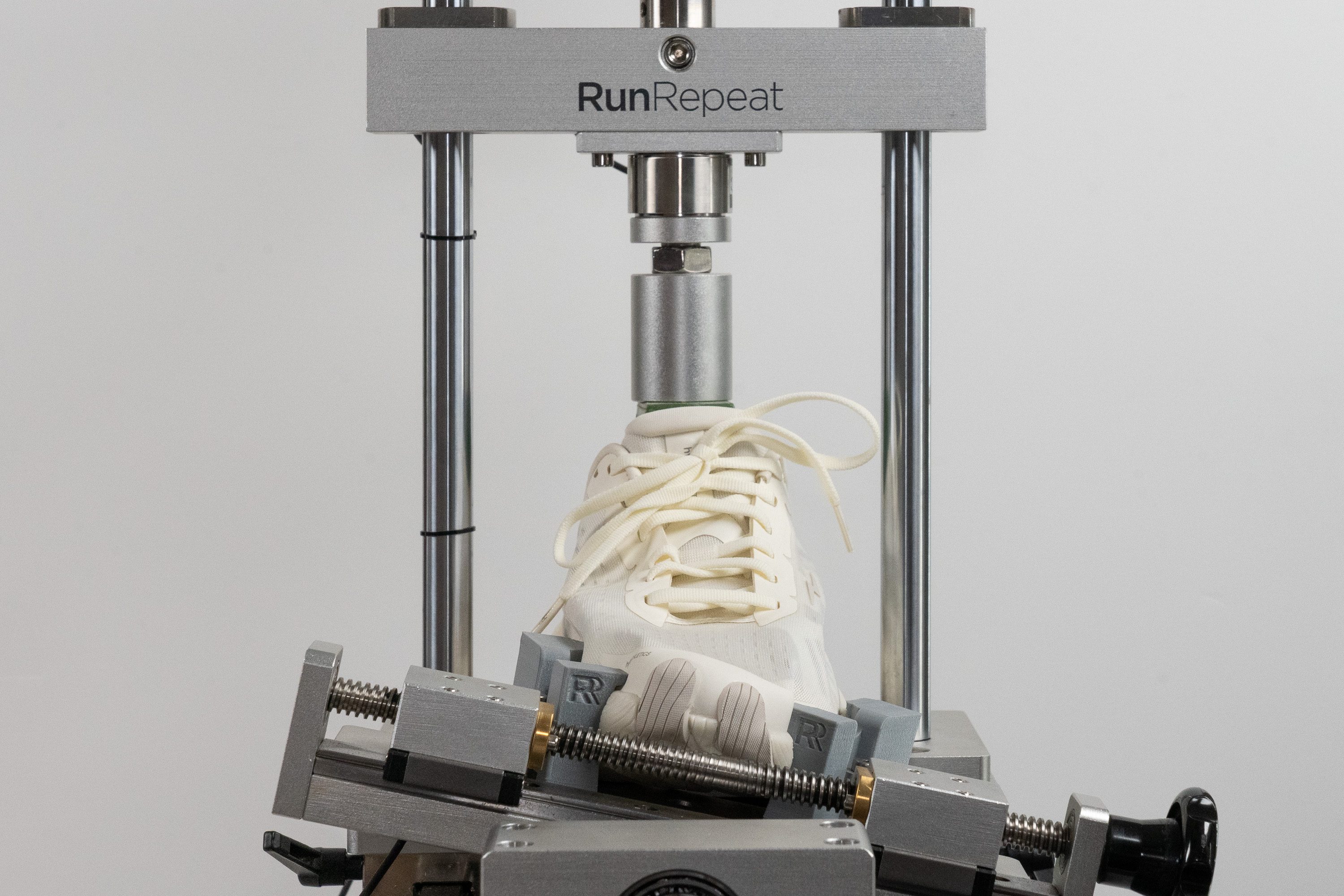 Hylo Axis Torsional rigidity