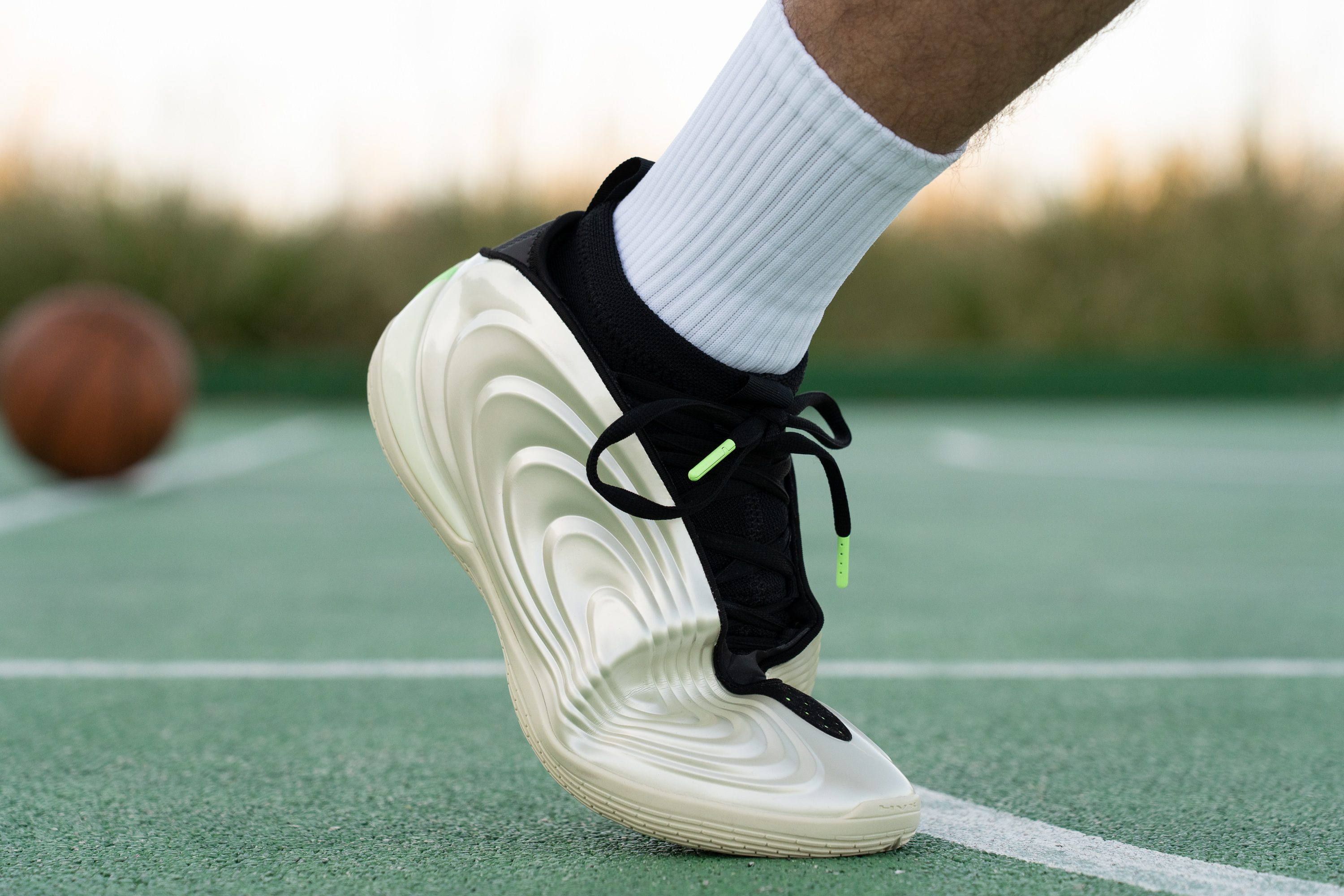 Adidas Harden Volume 10 flexibility