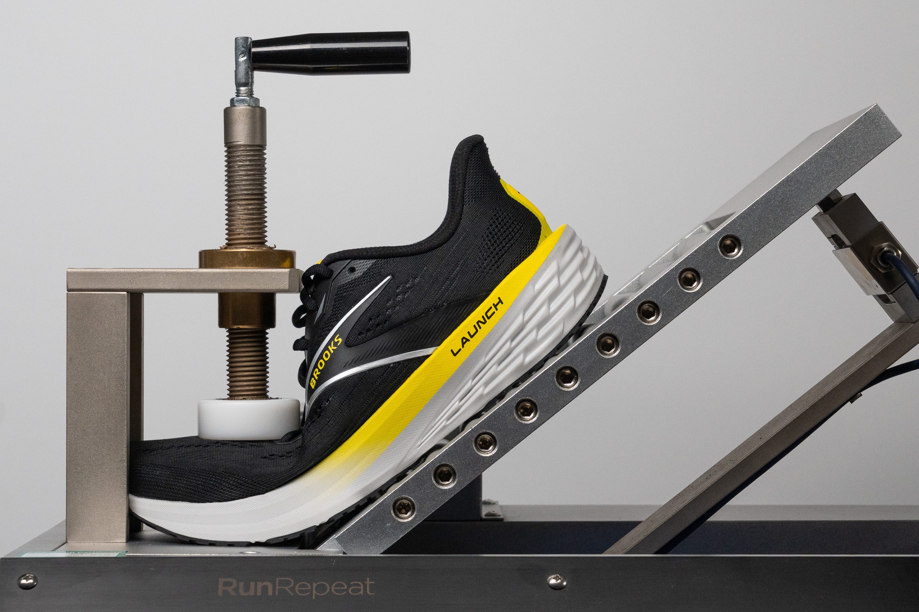 Brooks Launch 12 Flexibility / Stiffness