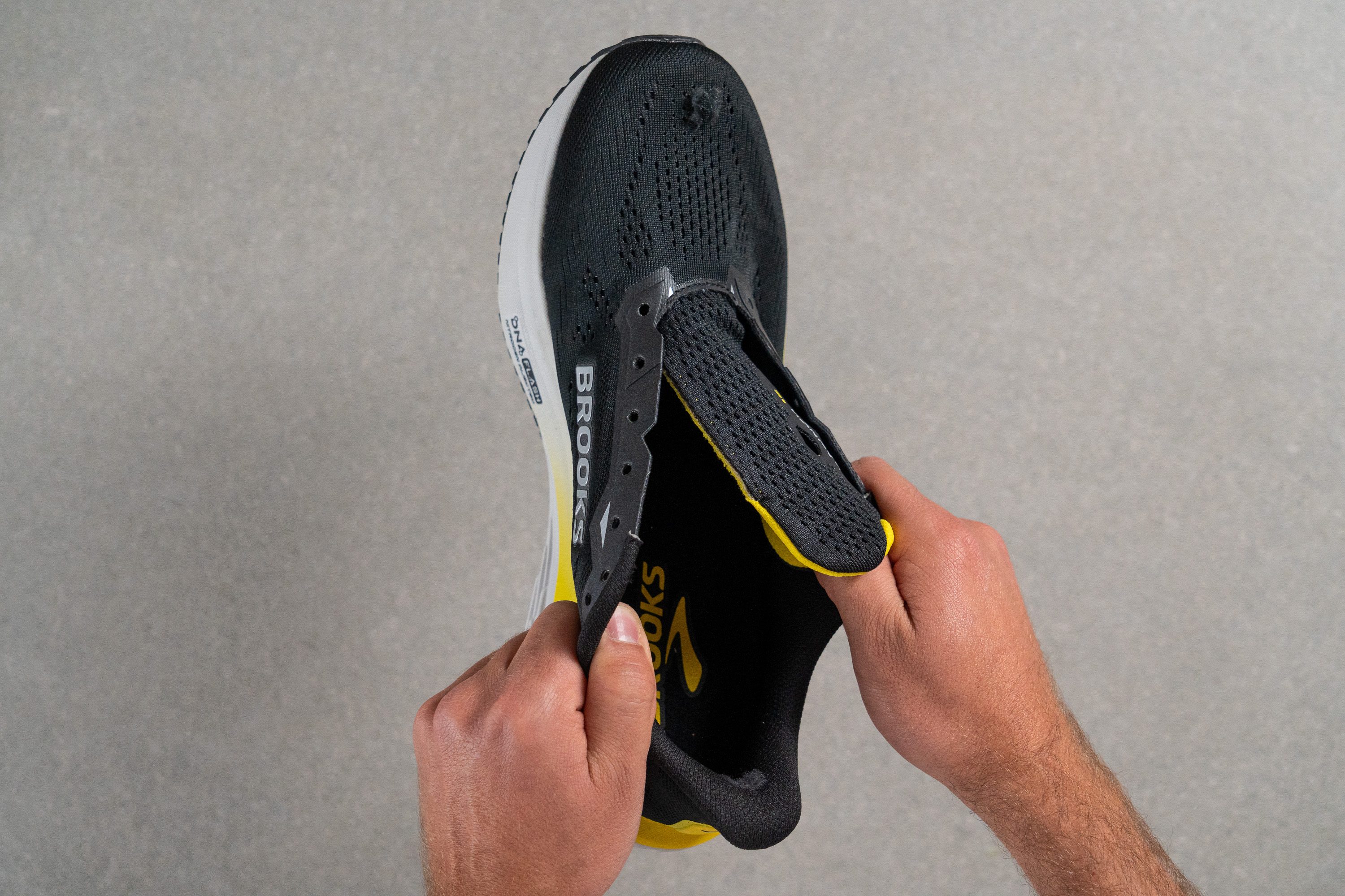 Brooks Launch 12 Tongue: gusset type