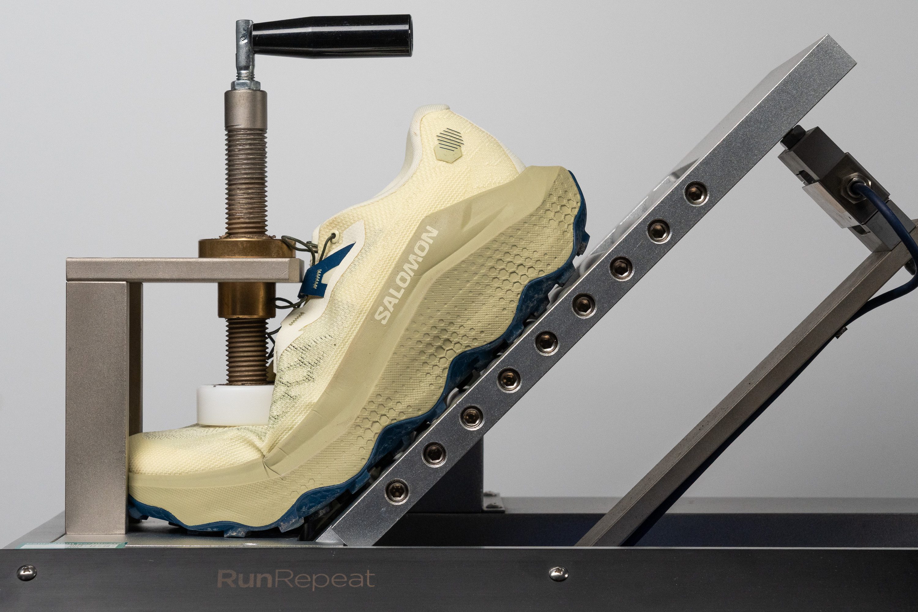 Salomon Ultra Glide 4 Flexibility / Stiffness