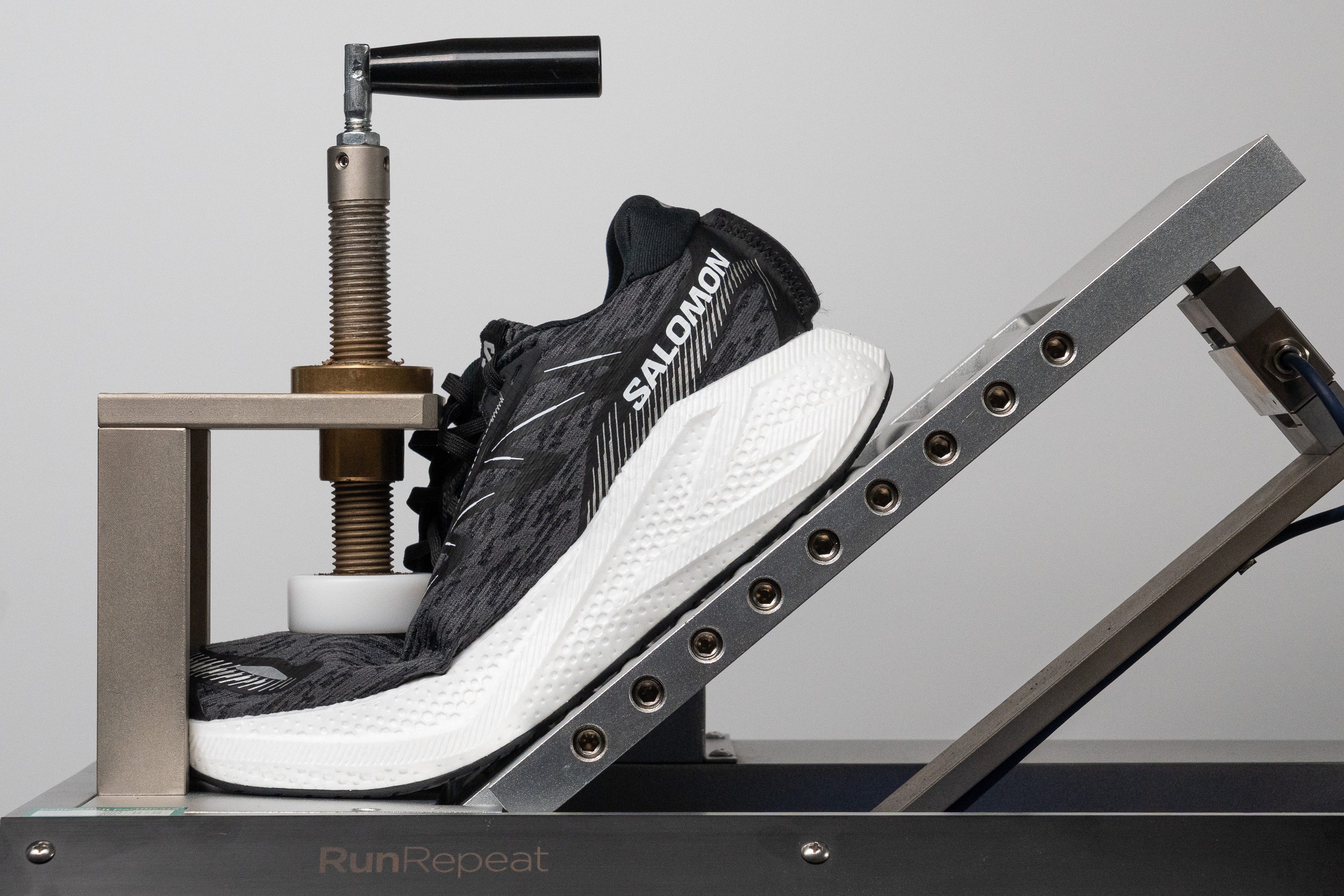 Salomon Aero Glide 4 Flexibility / Stiffness