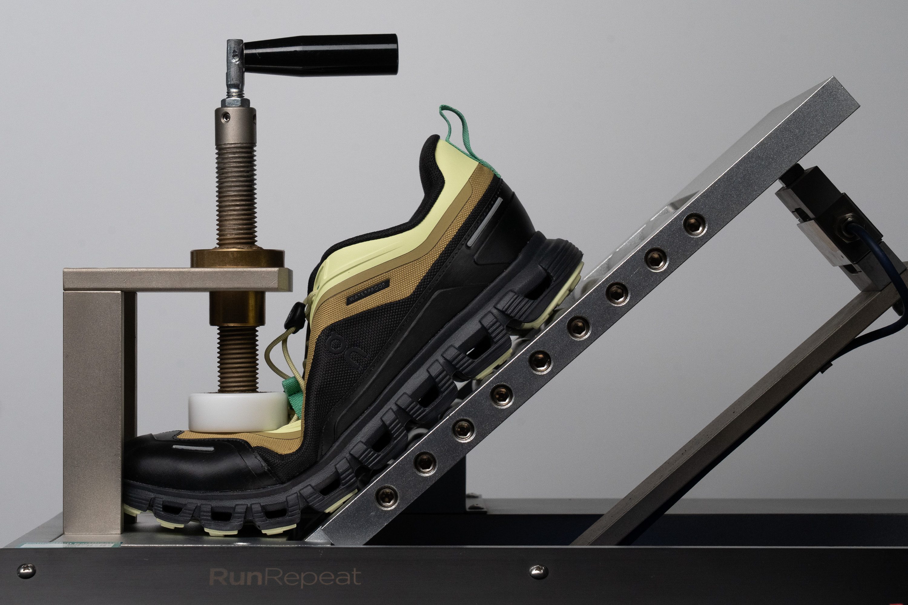 On Cloud 6 Geo Waterproof Flexibility / Stiffness