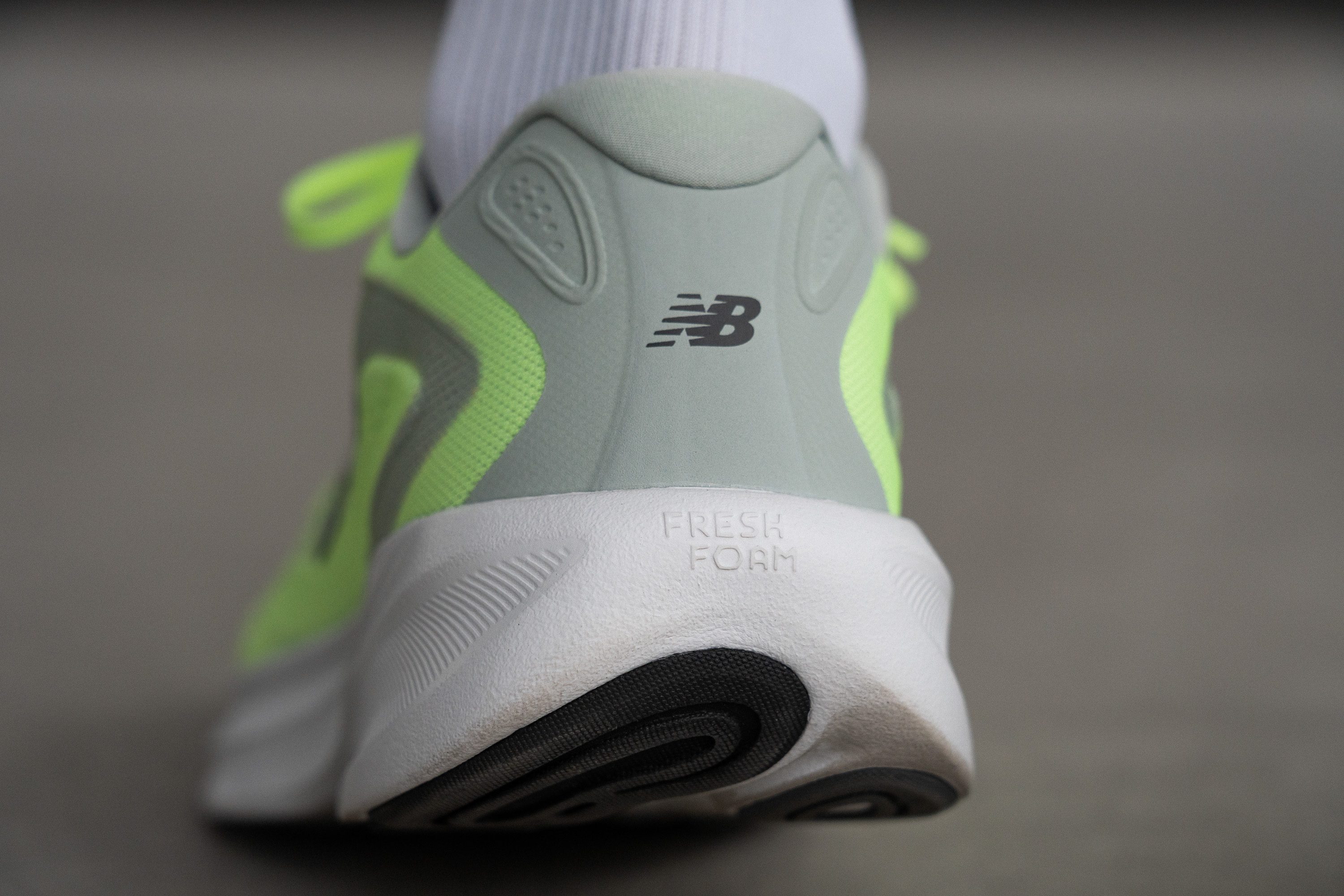 New Balance Fresh Foam 680 v9 Heel tab