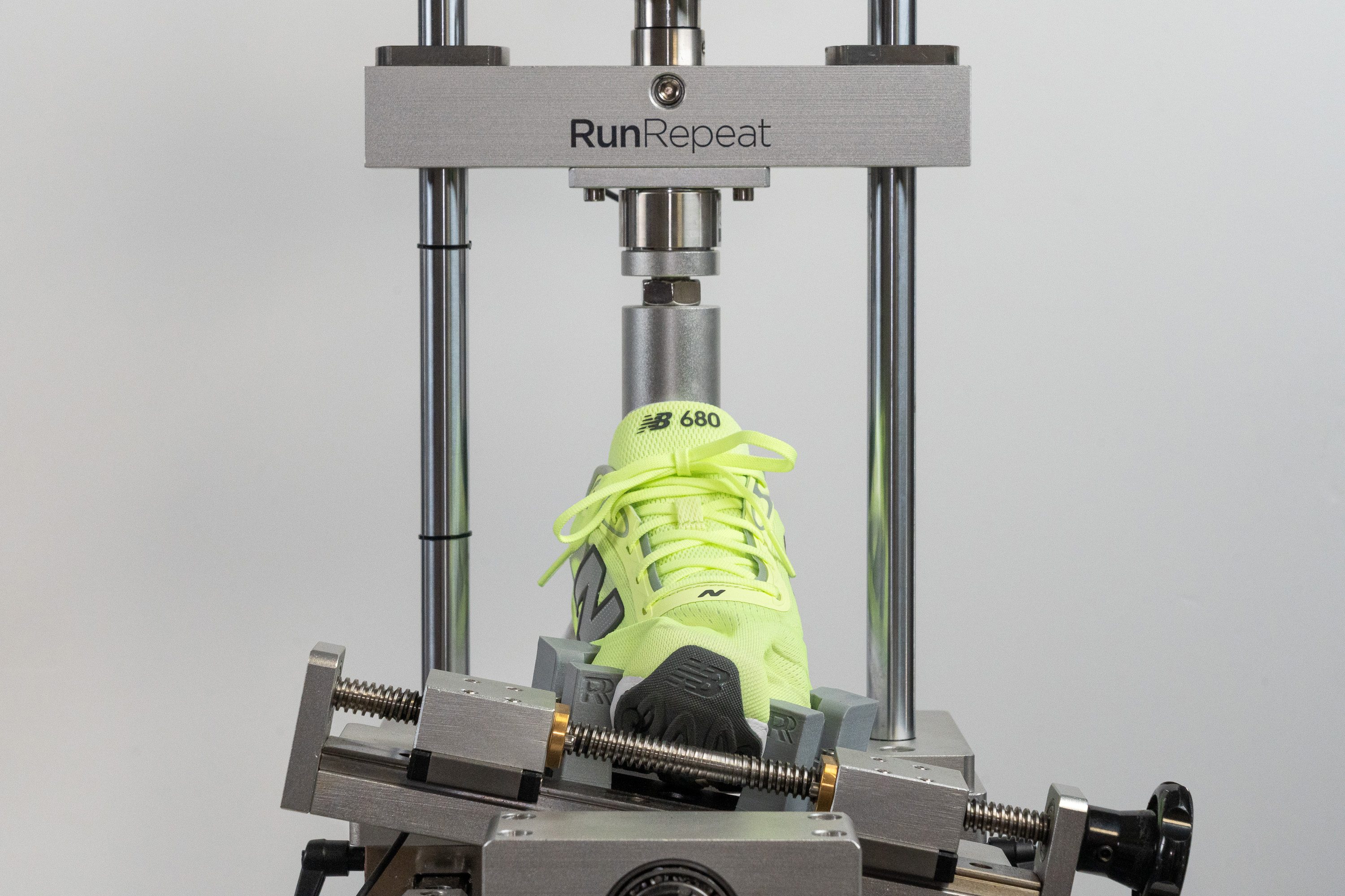 New Balance Fresh Foam 680 v9 Torsional rigidity