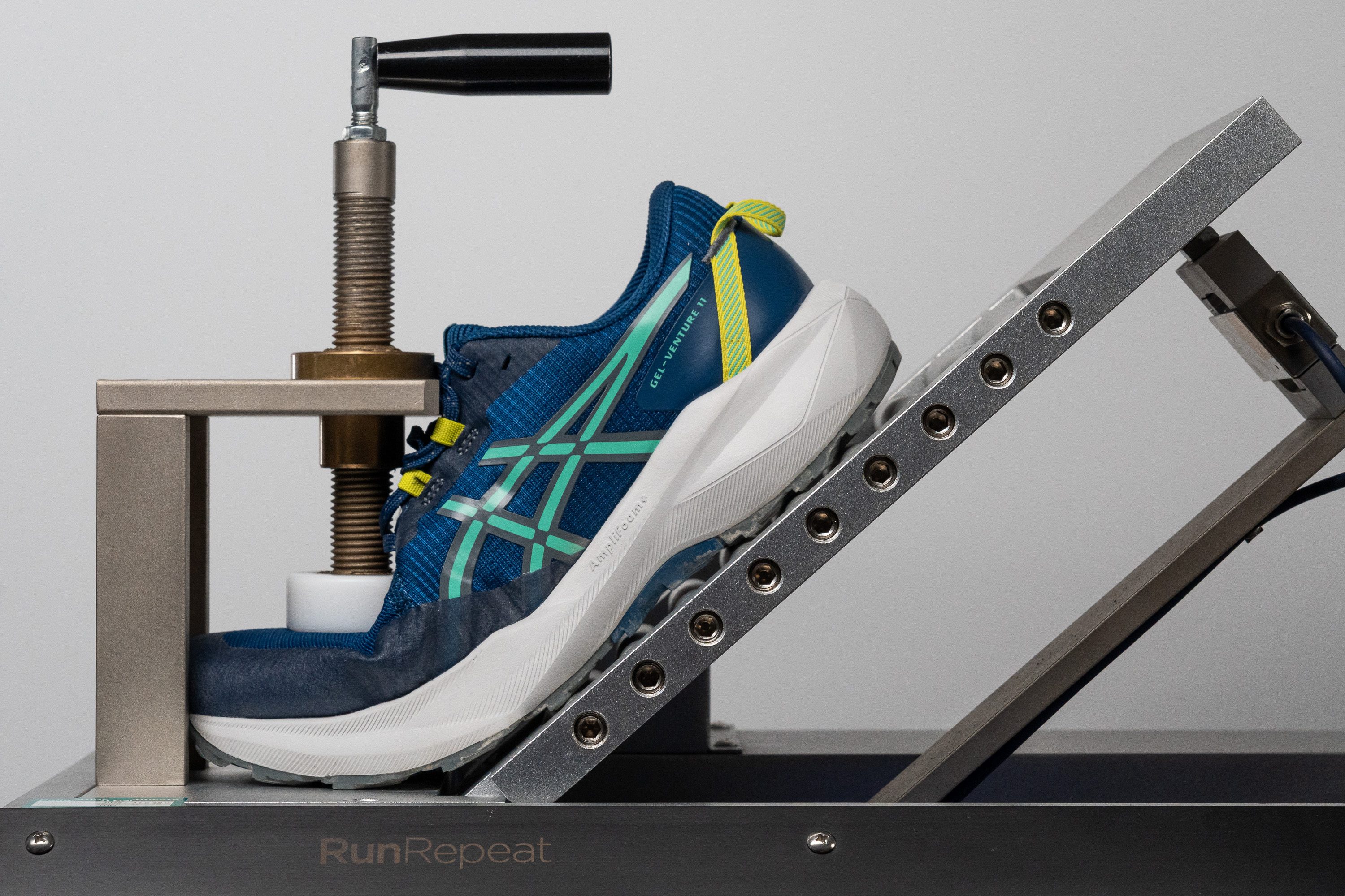 ASICS Gel Venture 11 Flexibility / Stiffness