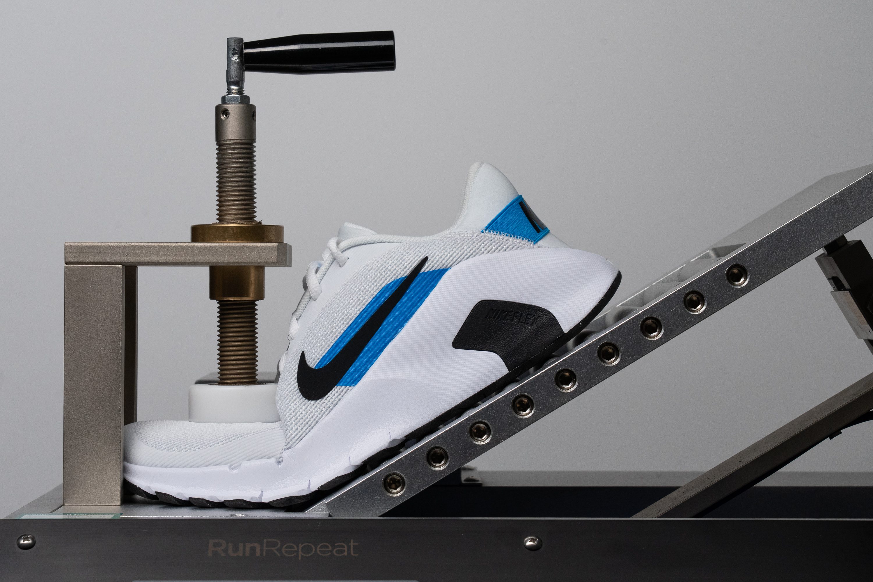 Nike Flex Train Flexibility / Stiffness