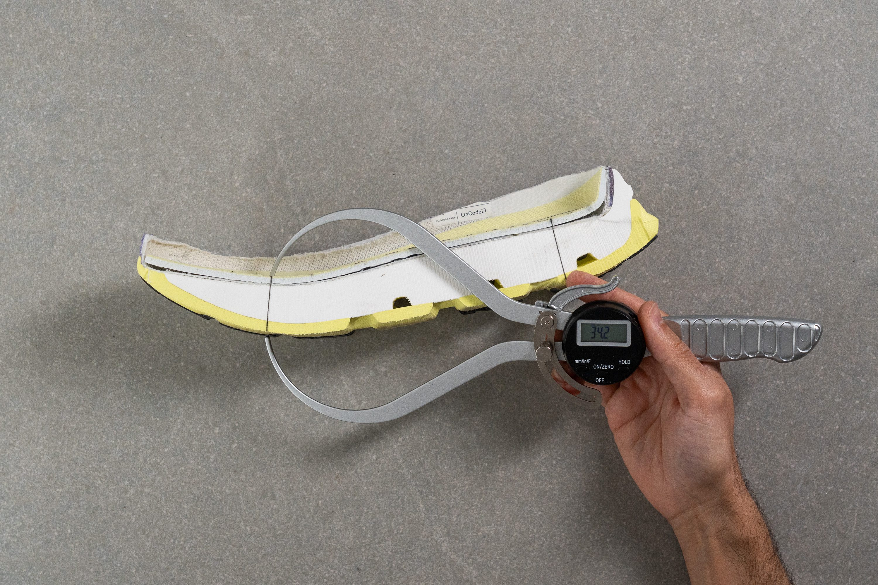 On Cloudmonster 3 Hyper Forefoot stack