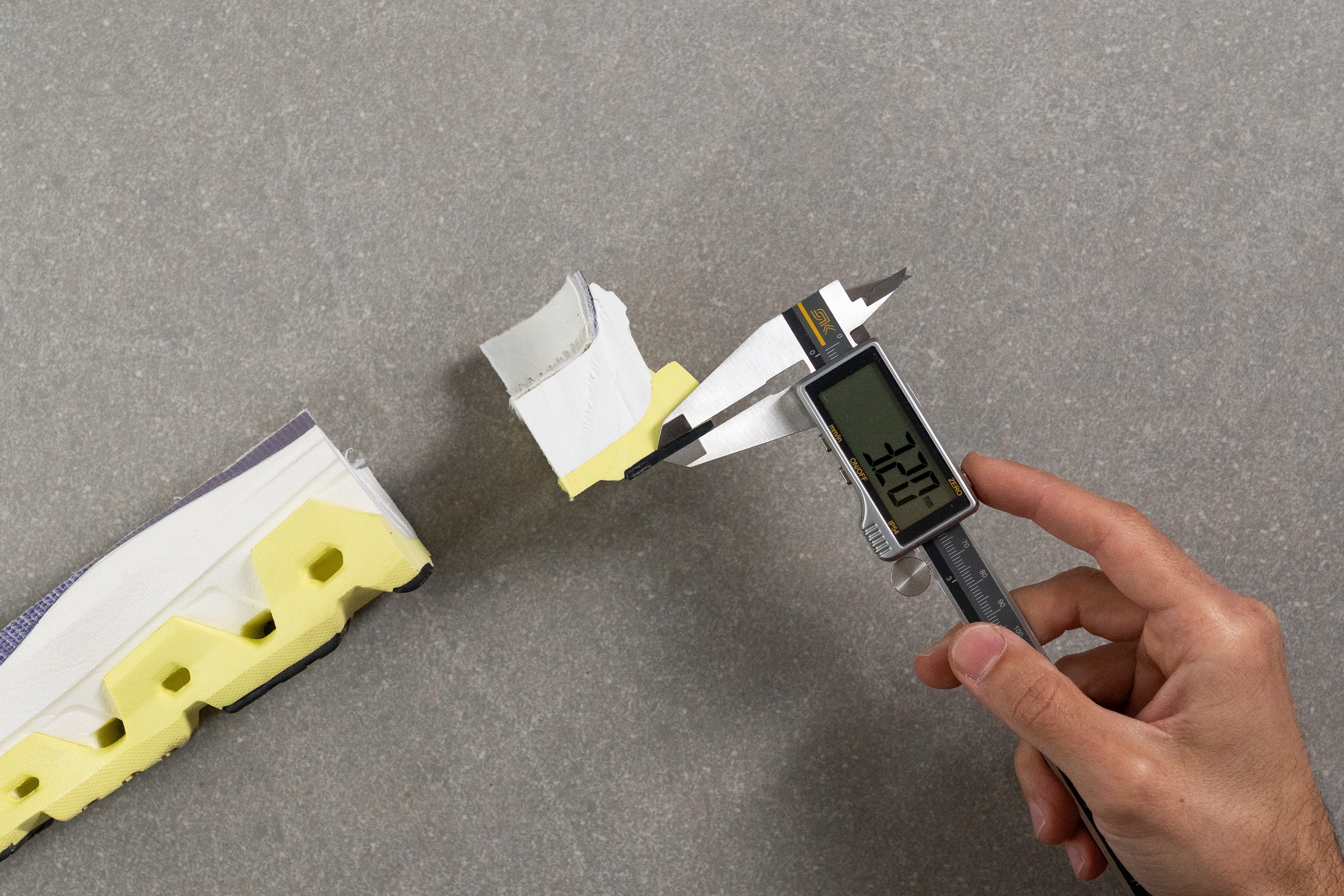 On Cloudmonster 3 Hyper Outsole thickness