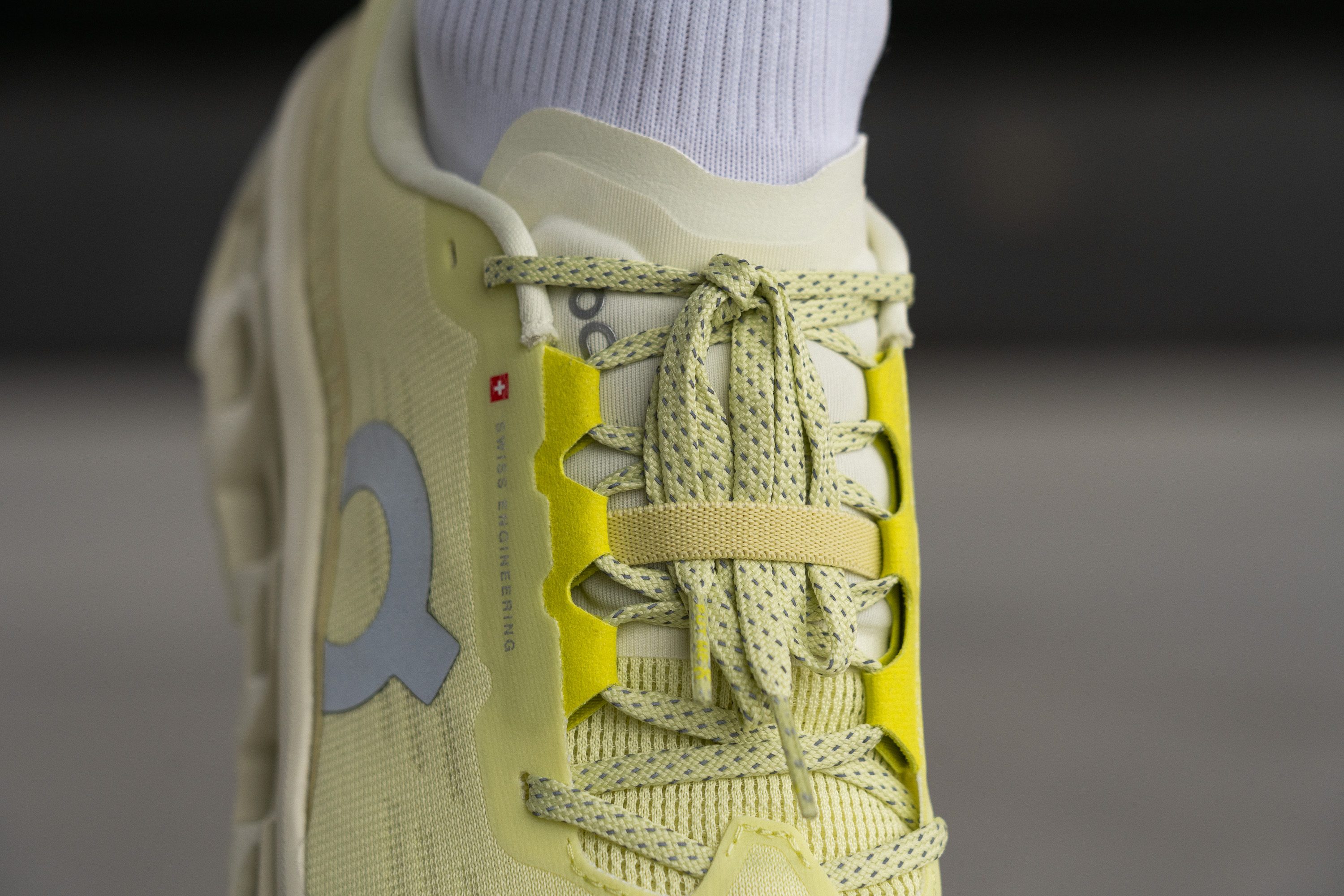 On Cloudmonster 3 laces