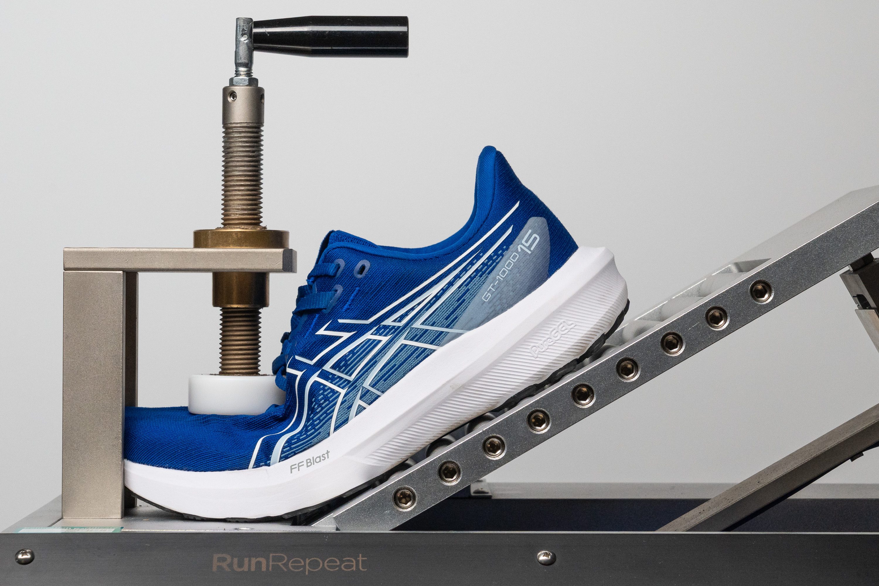 ASICS GT 1000 15 Flexibility / Stiffness