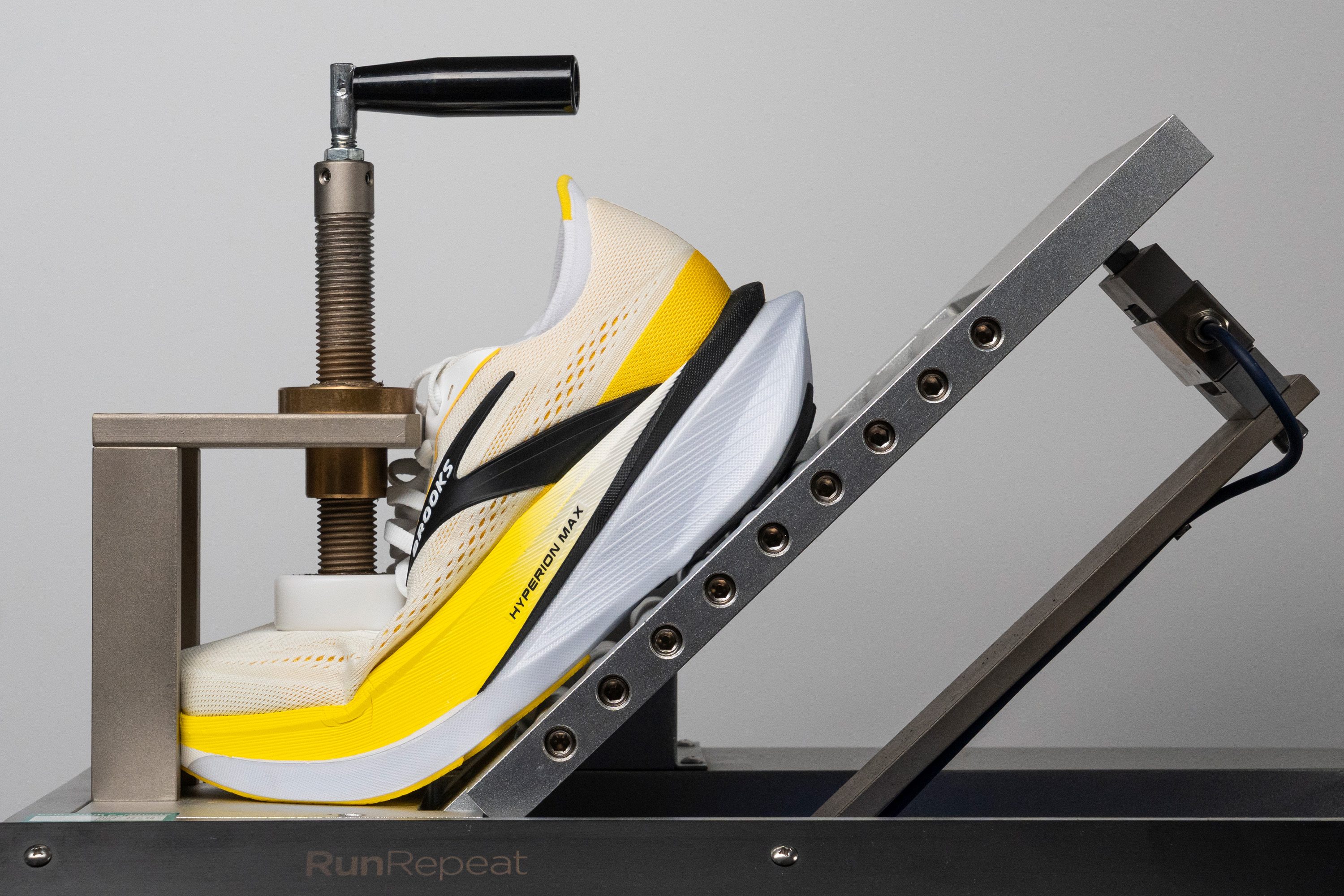Brooks Hyperion Max 4 Flexibility / Stiffness