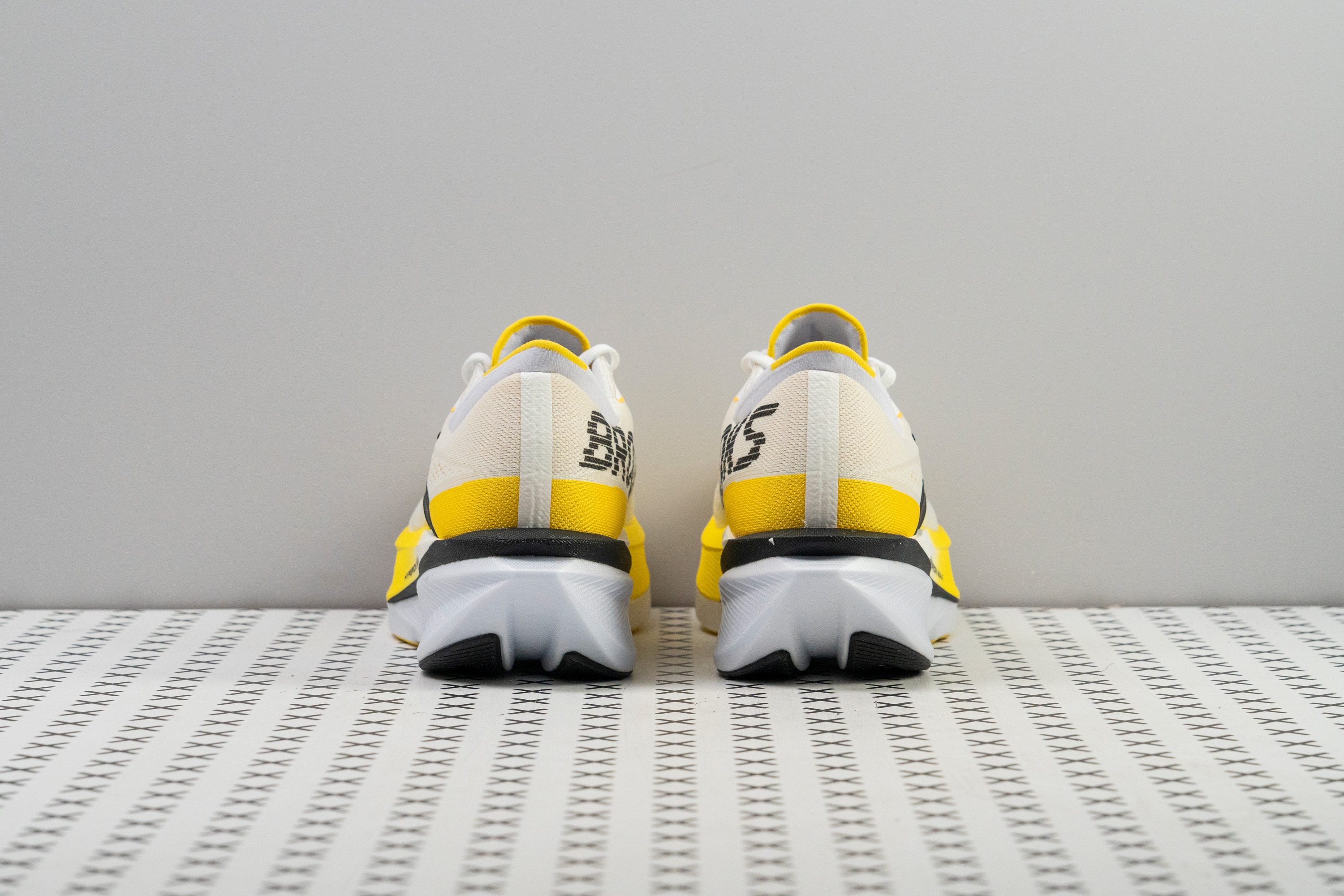 Brooks Hyperion Max 4 Heel tab shot