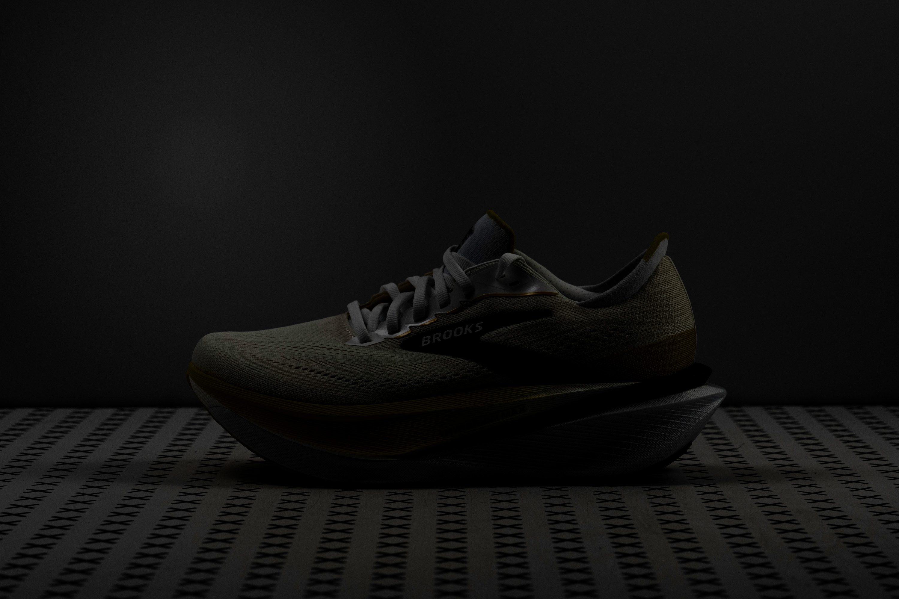 Brooks Hyperion Max 4 Reflective elements