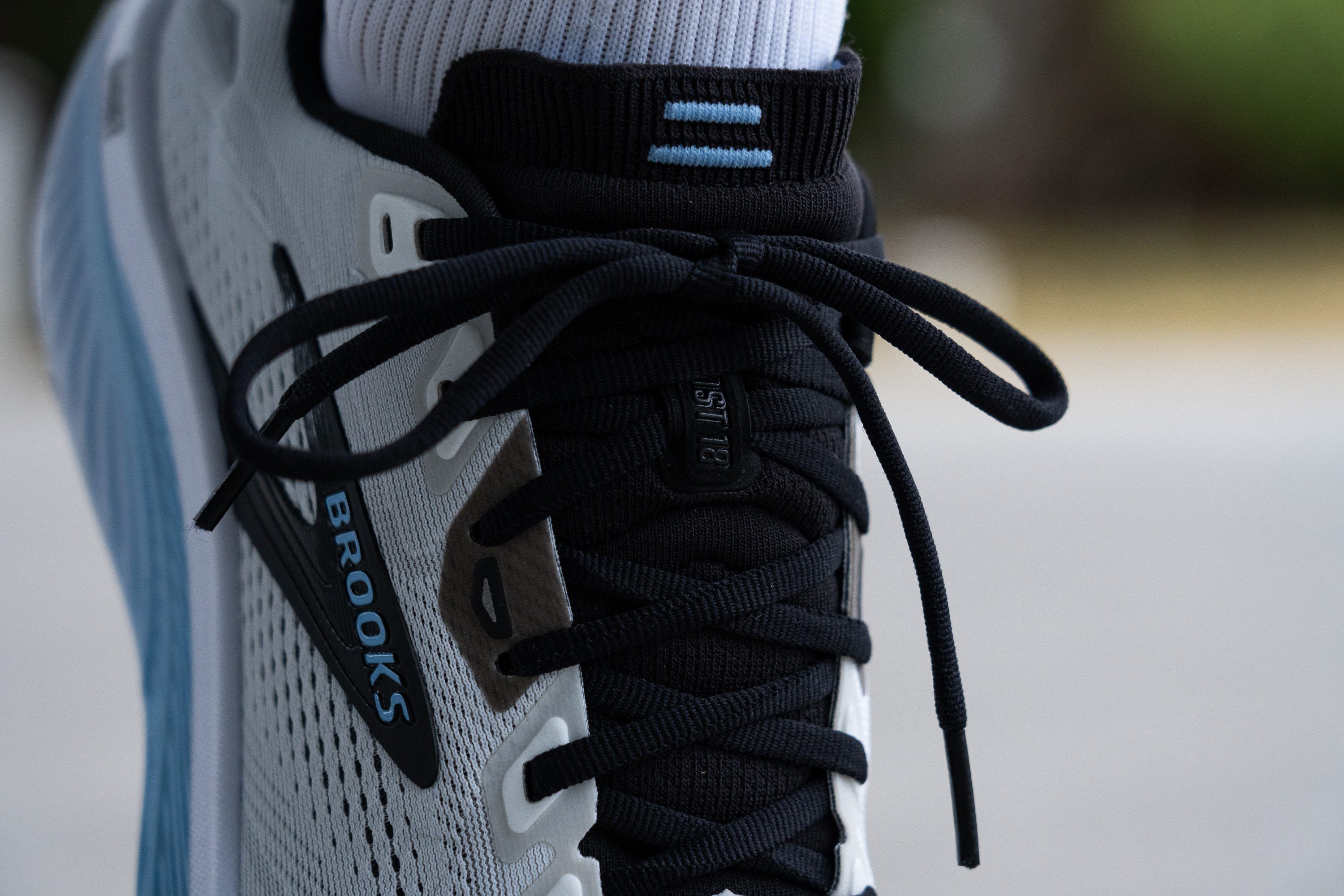 Brooks Ghost 18 laces