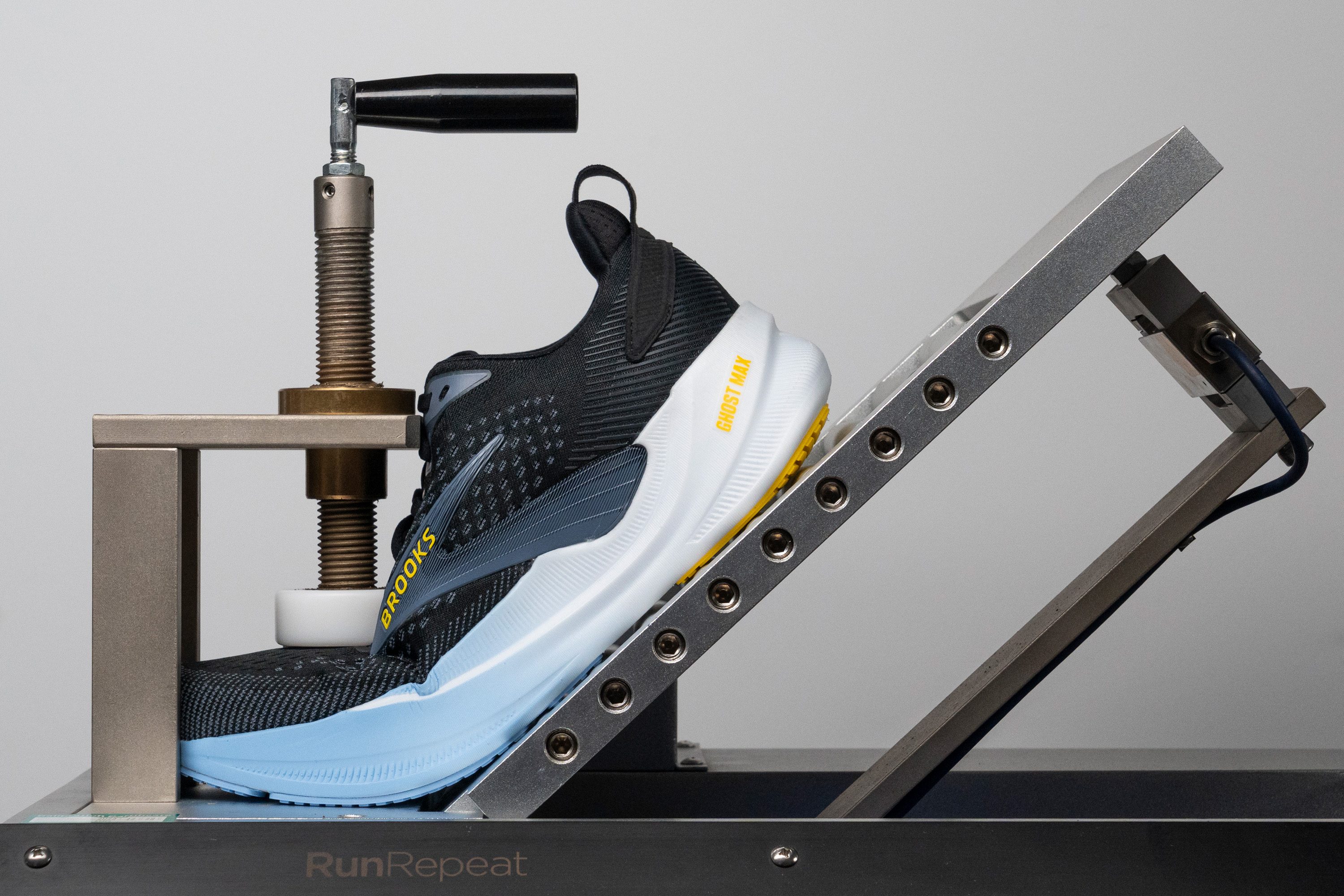 Brooks Ghost Max 4 Flexibility / Stiffness