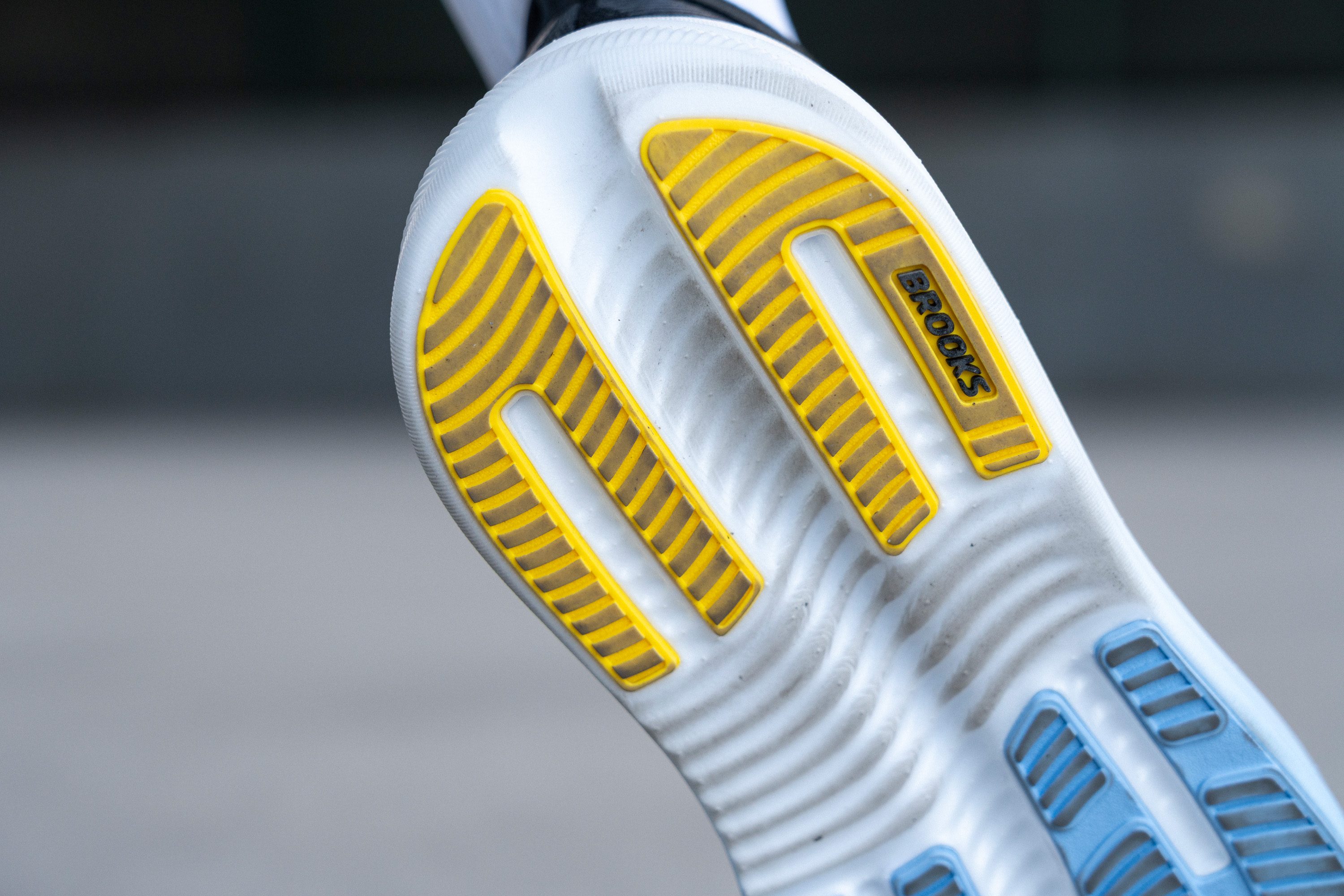 Brooks Ghost Max 4 wide heel