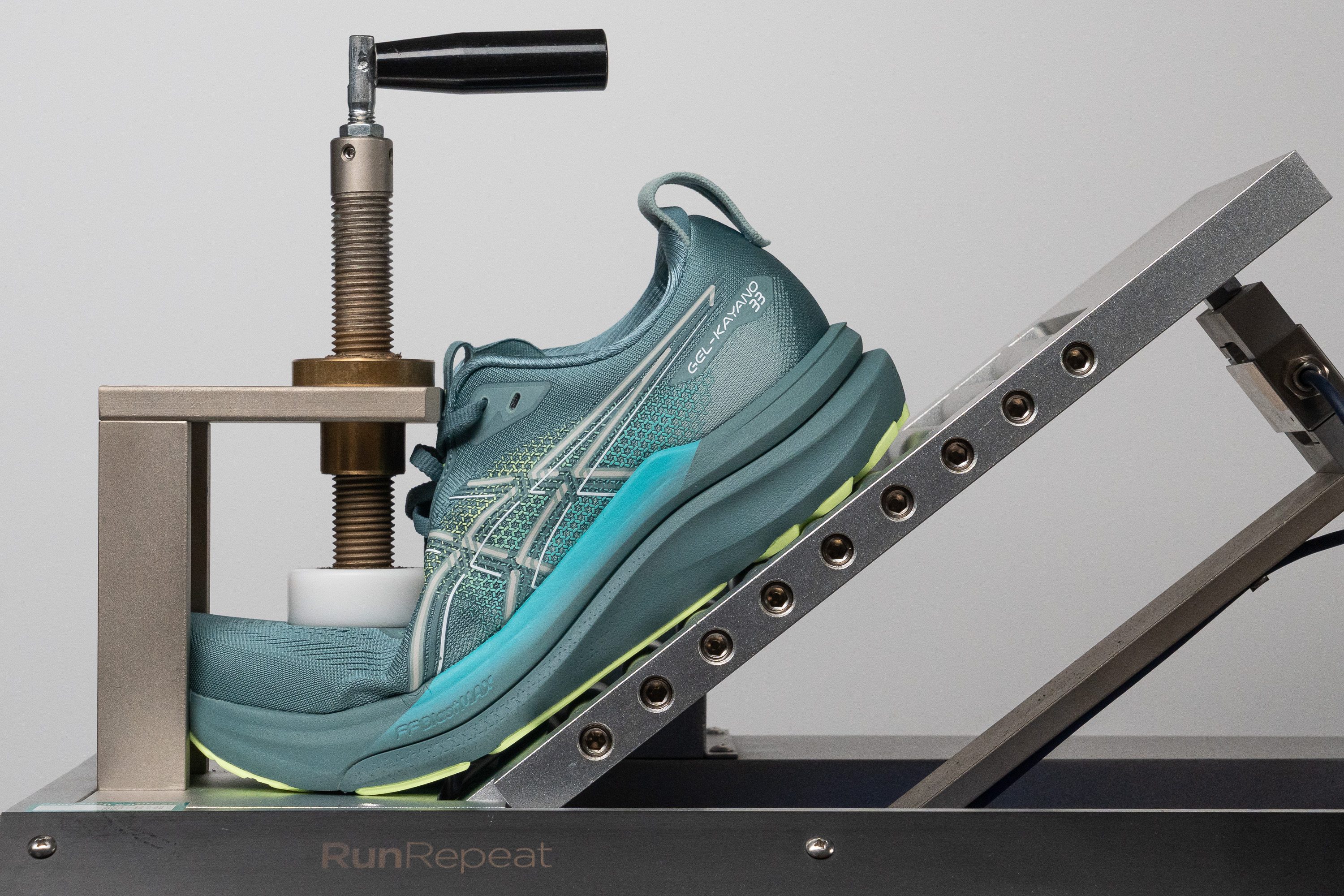 ASICS Gel Kayano 33 Flexibility / Stiffness