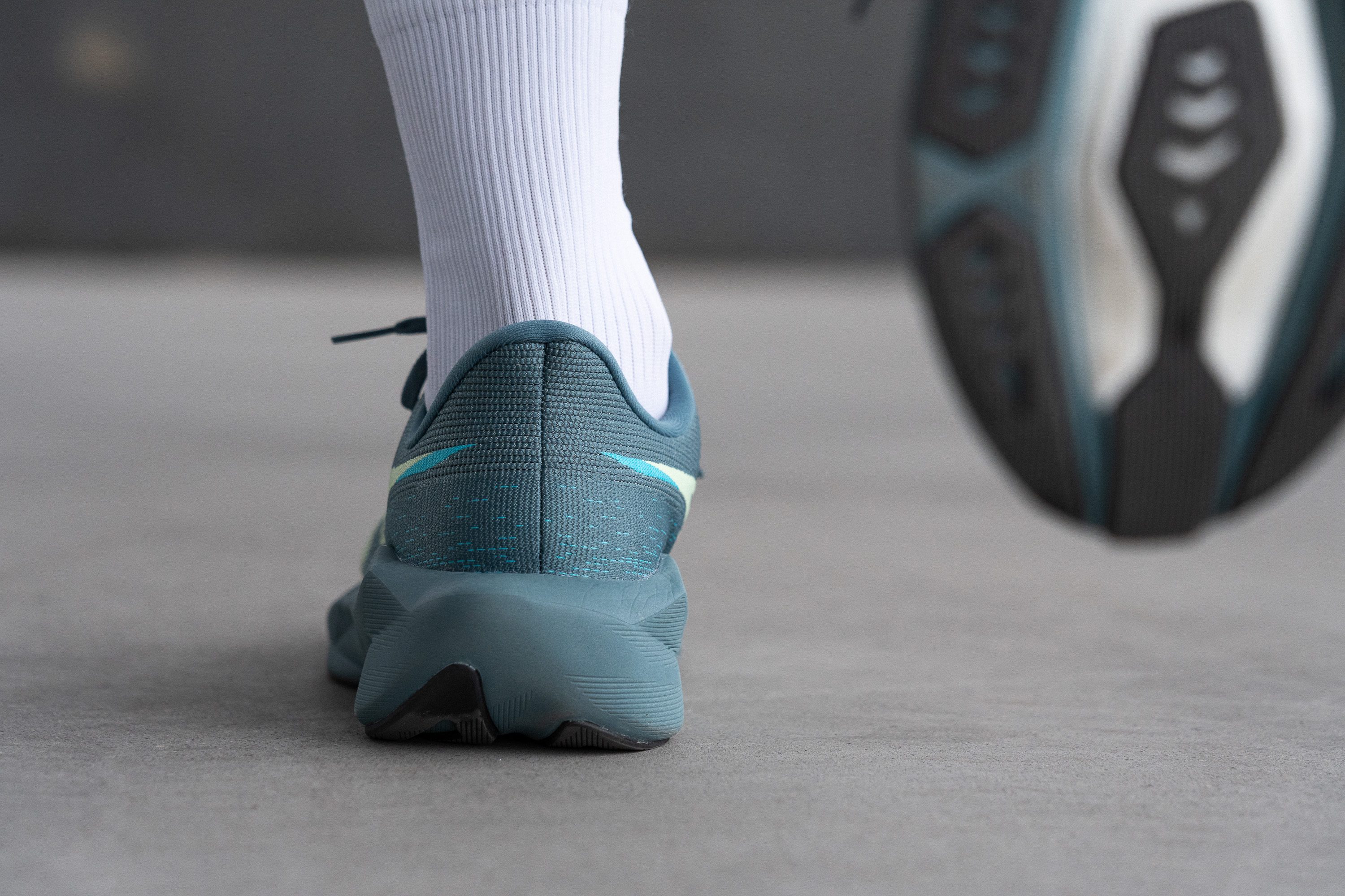 ASICS Novablast 6 Heel tab
