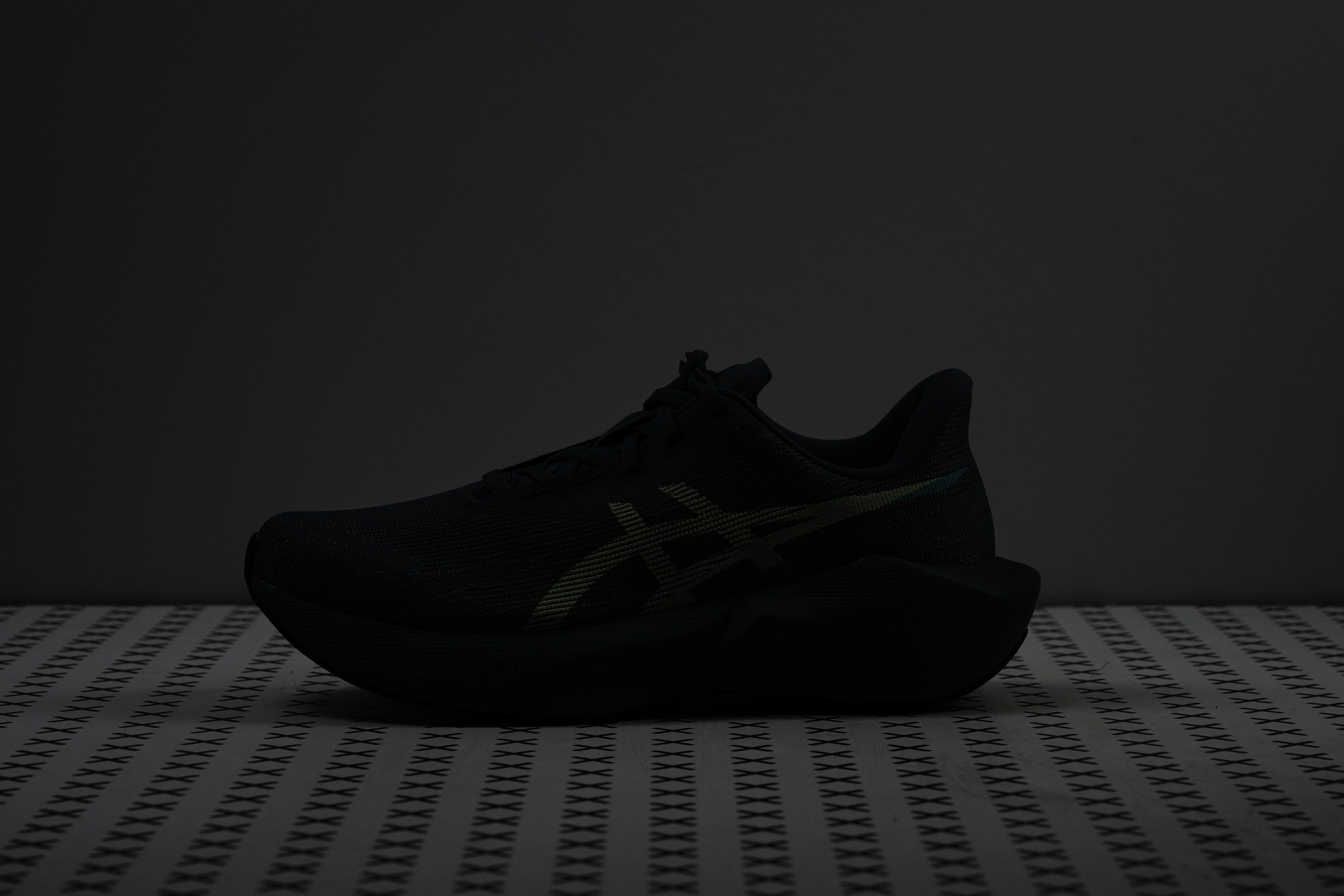 ASICS Novablast 6 Reflective elements