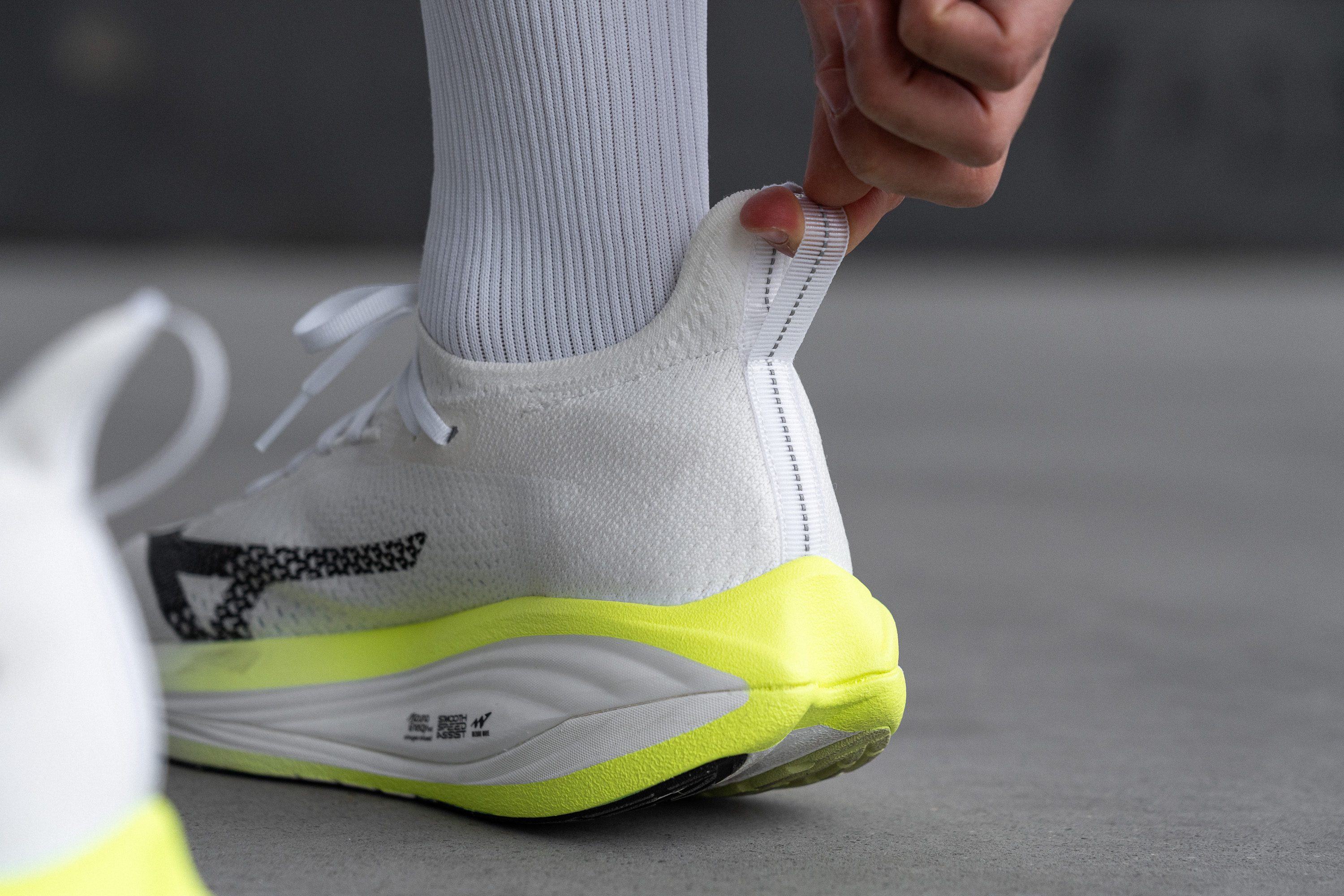 Mizuno Neo Vista 3 Heel tab