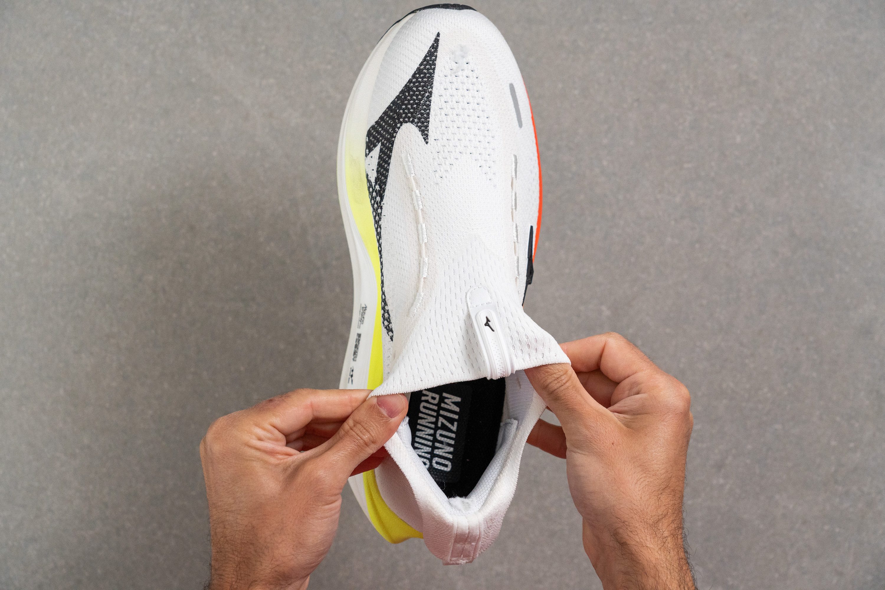 Mizuno Neo Vista 3 Tongue: gusset type