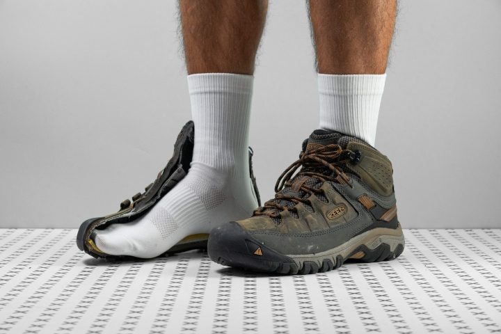 zapatillas de running Adidas pie arco bajo talla 44 blancas