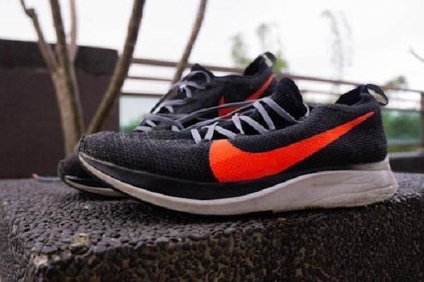 nike zoom fly flyknit running shoes - ho18