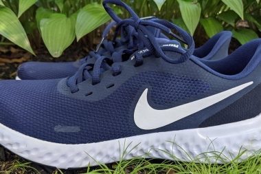 nike walking shoe mens