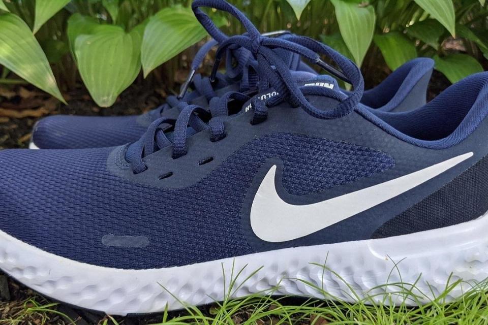 nike revolution shoes review
