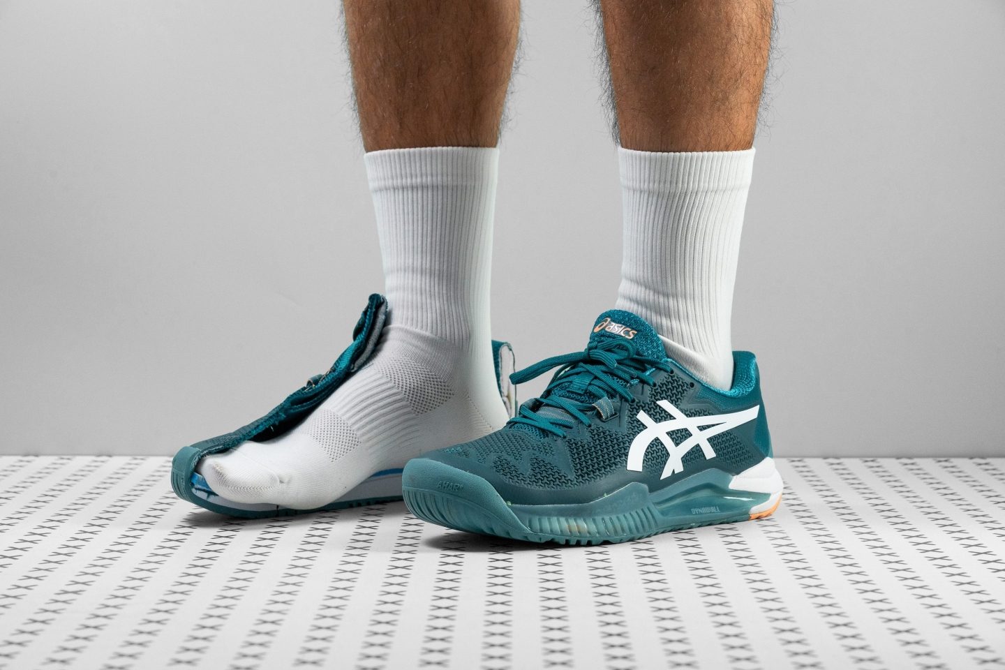 Cut in half: ASICS Gel Resolution 8 Review (2024) | RunRepeat