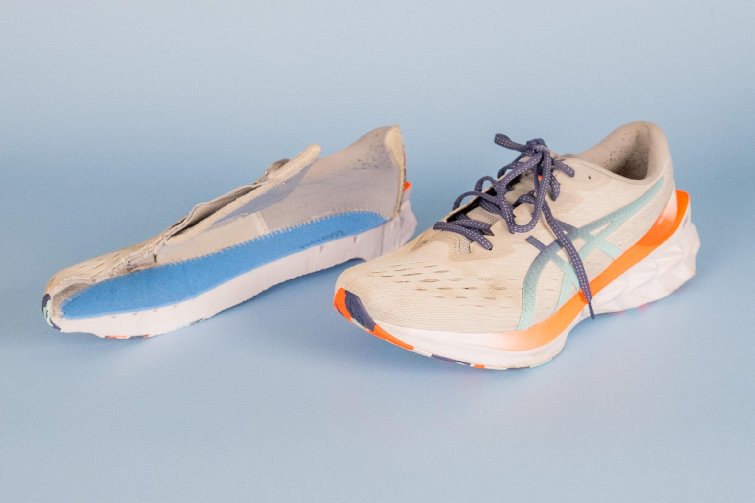 Chaussures de Running Asics Novablast 3 Bleu Orange Homme