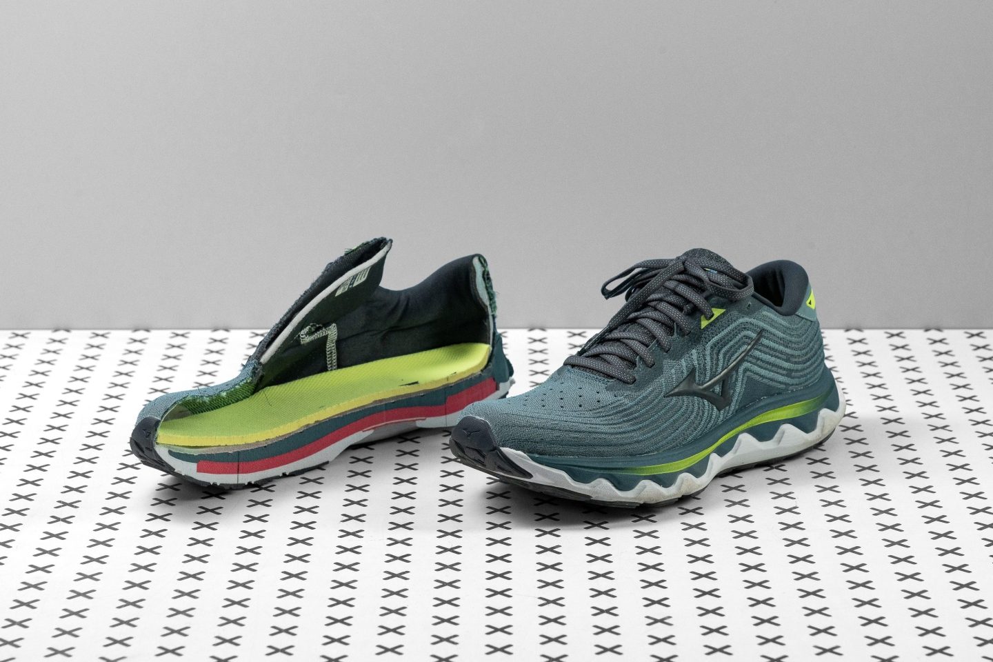 Cut in half: Mizuno Wave Horizon 6 Review | RunRepeat