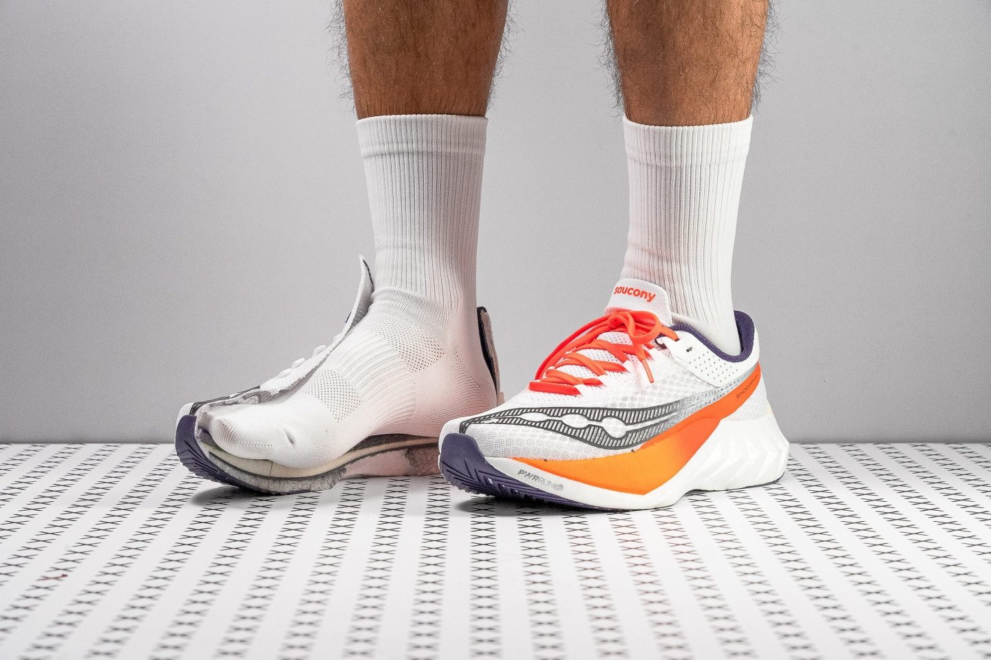 Saucony Endorphin PRO 4 - Scarpe Running Da Gara Con Piastra In Carbonio E Tecnologia SPEEDROLL Per Massime Prestazioni