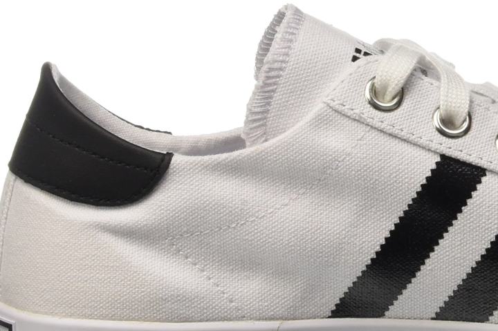 pence ørn Bloodstained Adidas Court Vantage sneakers | RunRepeat