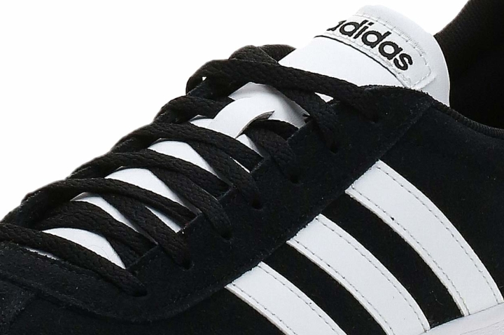 Défilé mécène Nuage baskets basses adidas vl court 2.0 acier silhouette ...