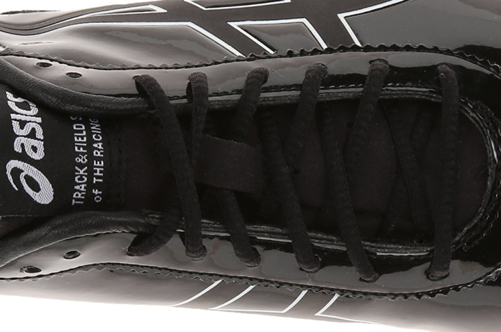 ASICS Fast Lap MD traditional lace-up system