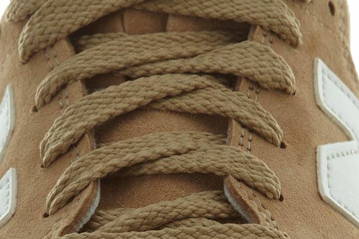 New Balance 990 laces
