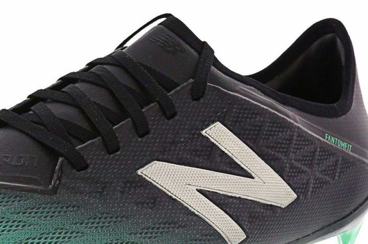New Balance Furon Pro V5 Firm Ground  Offers a lightweight and supportive fit