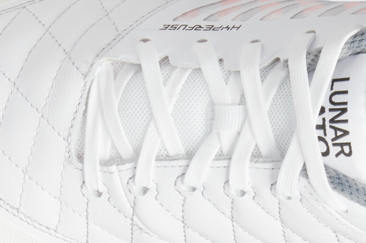 Nike Lunar Gato II IC laces