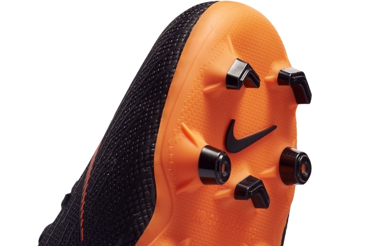 Nike Mercurial Superfly VI Academy Multi-ground outsole